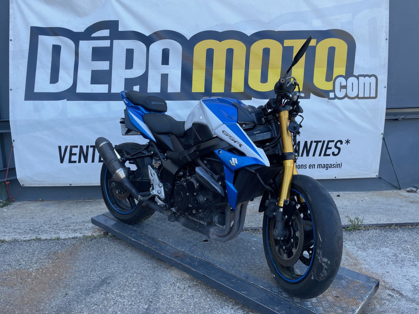 Illustration de SUZUKI  GSR750