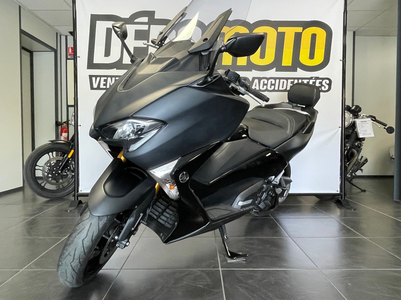 Illustration de YAMAHA TMAX 530