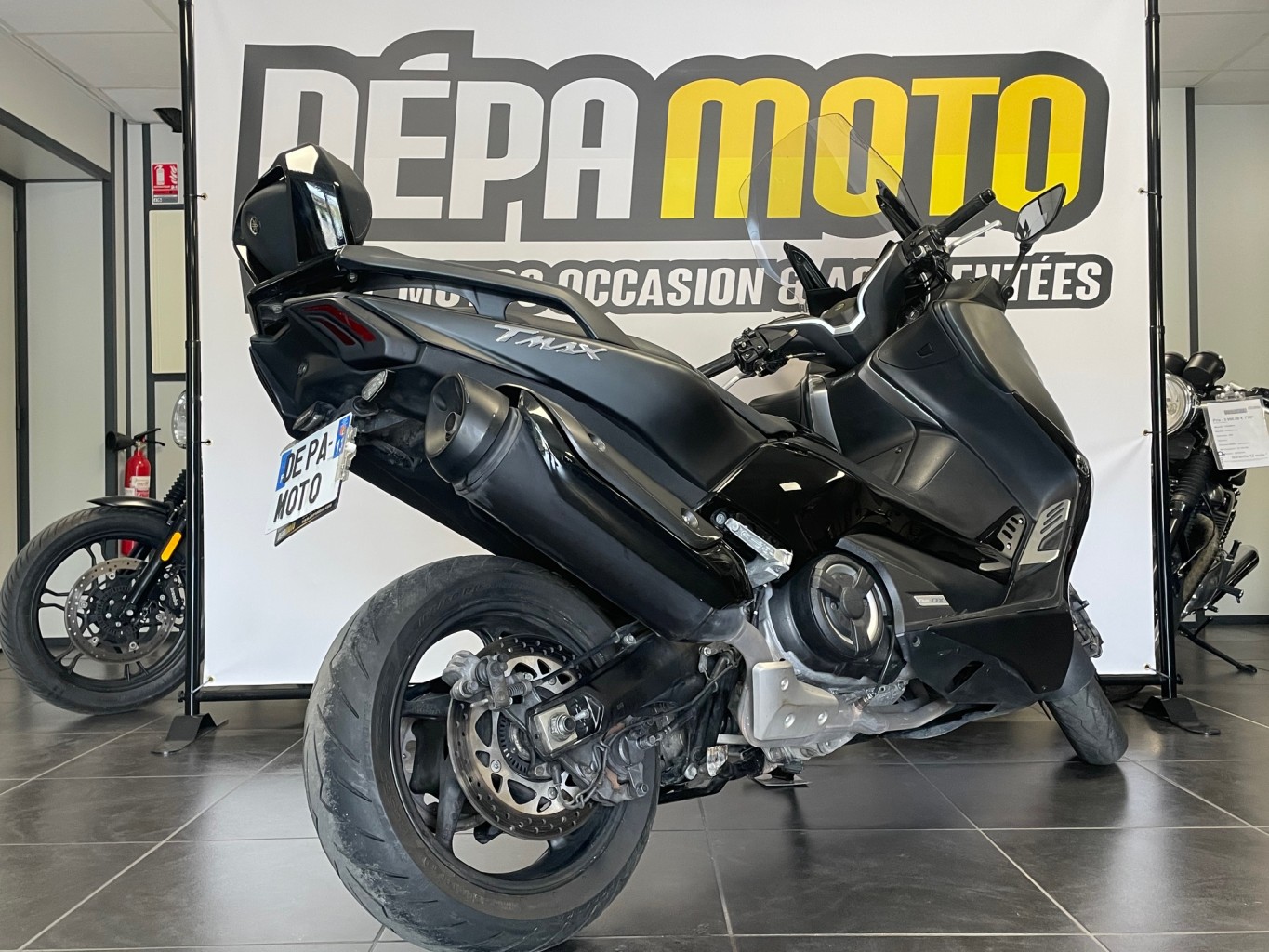 Illustration de YAMAHA TMAX 530
