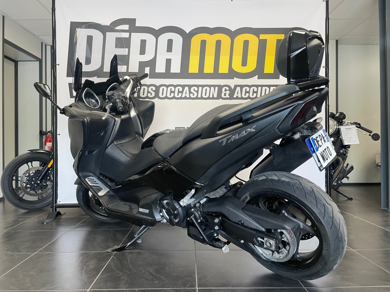Illustration de YAMAHA TMAX 530