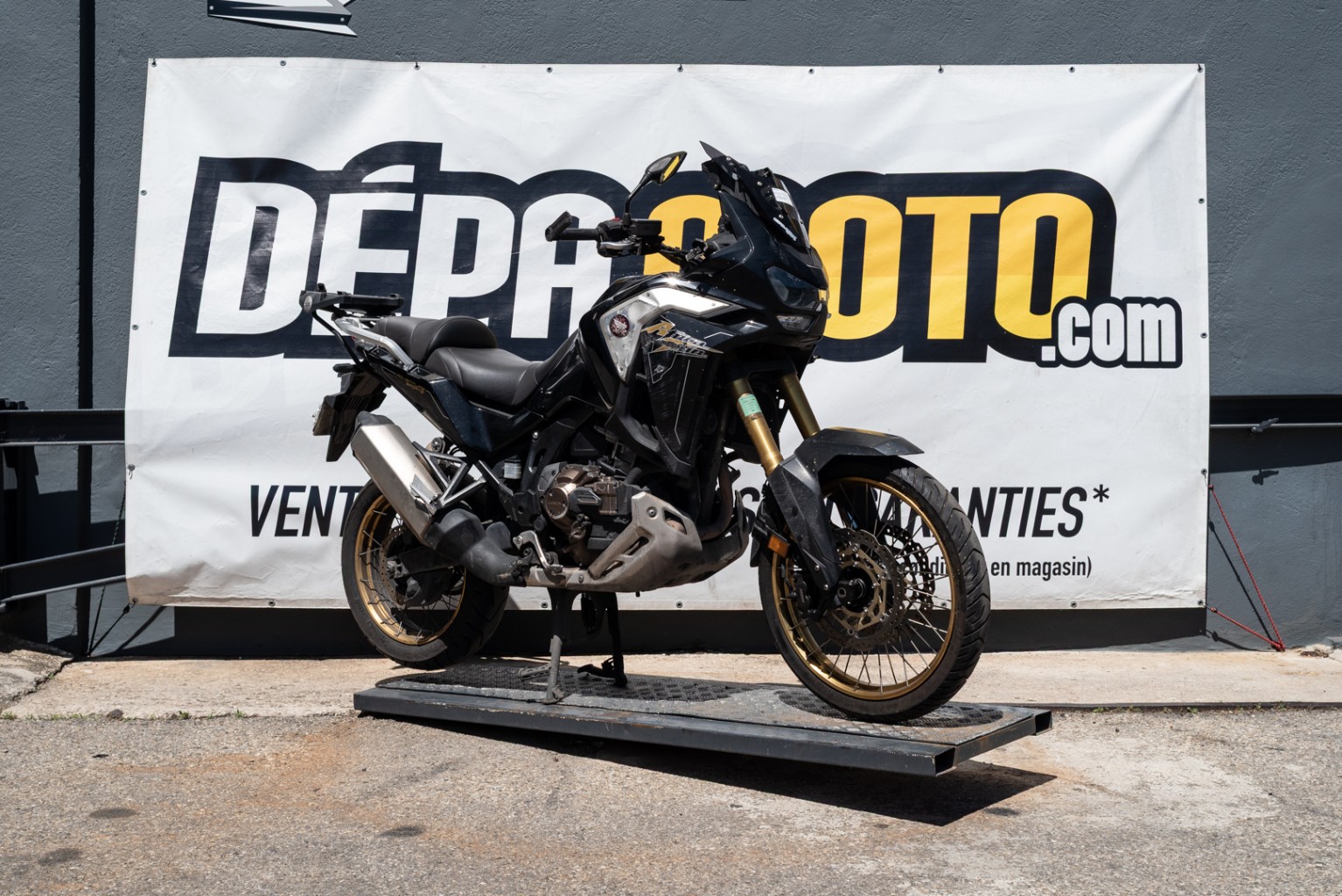 Illustration de HONDA AFRICA TWIN