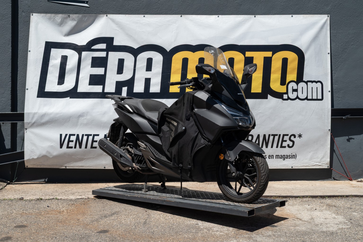 Illustration de HONDA FORZA 125