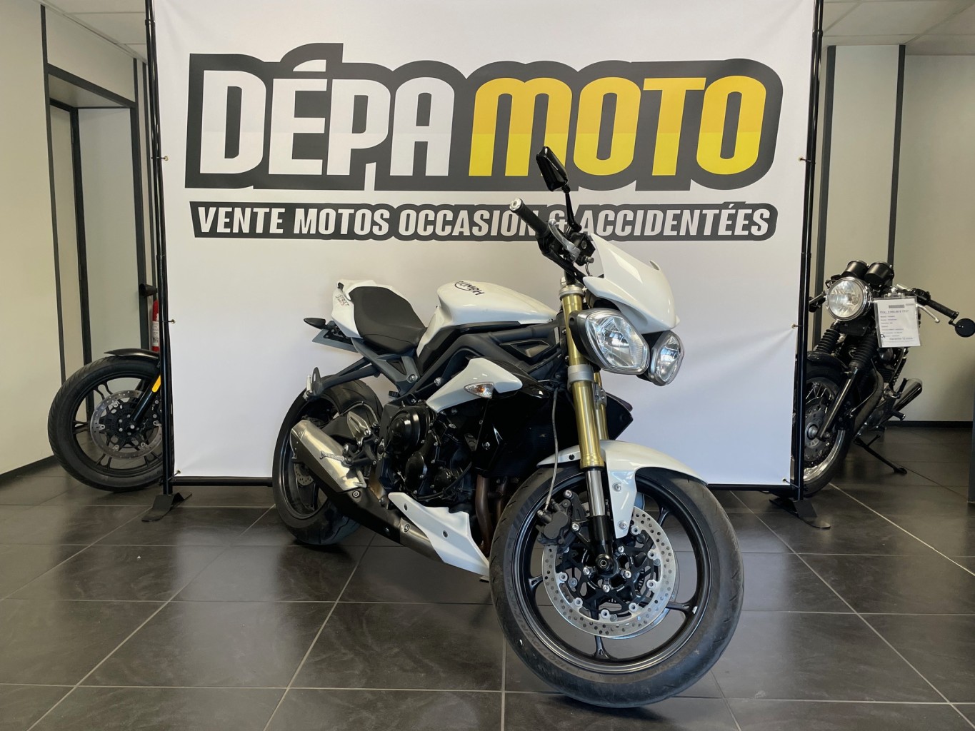 moto d’occasion TRIUMPH675 STREET TRIPLE