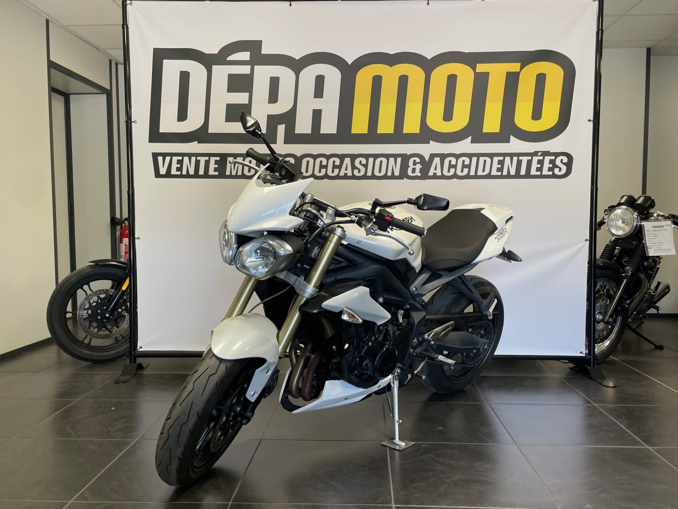 moto d’occasion TRIUMPH675 STREET TRIPLE
