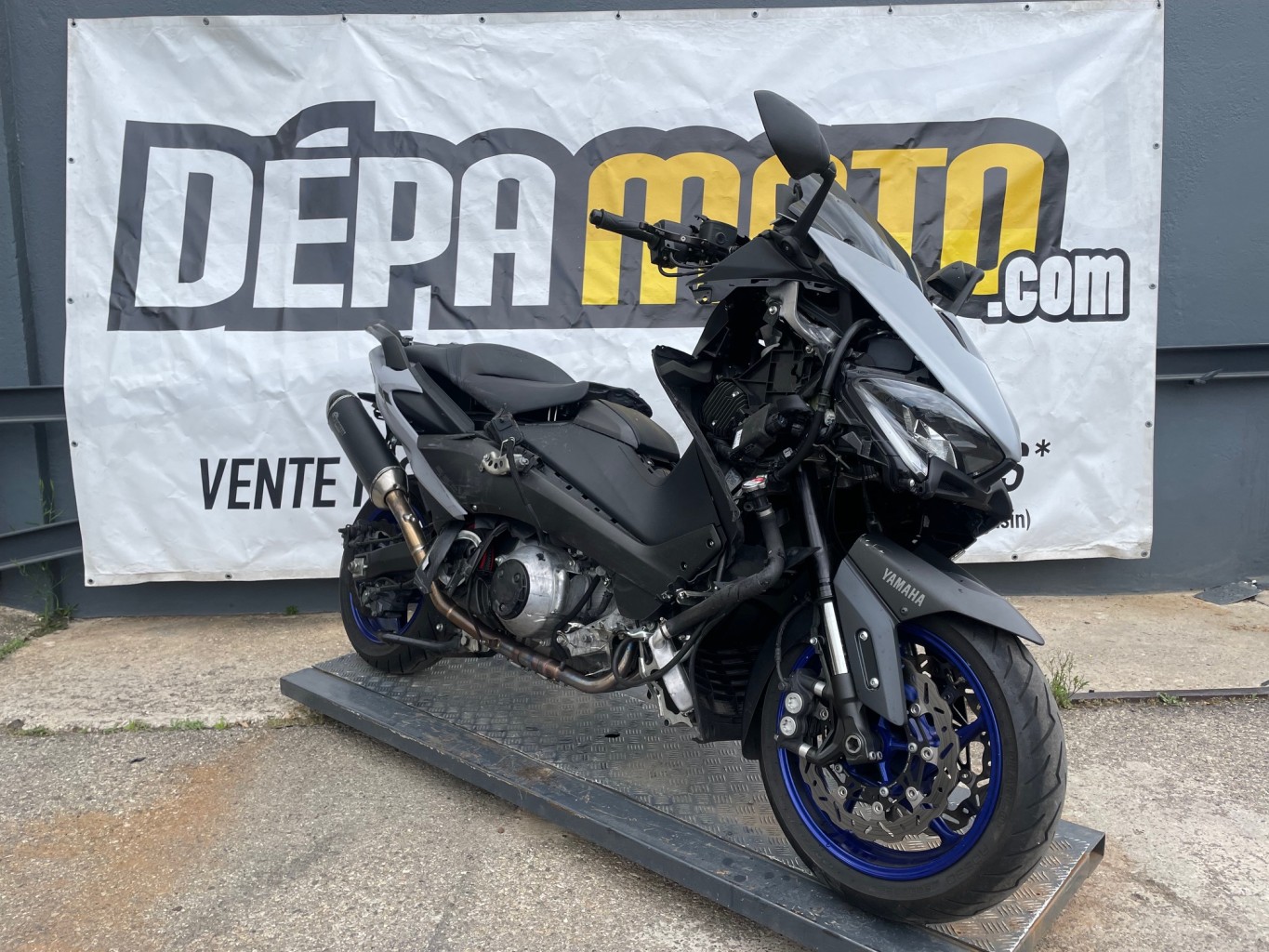 Illustration de YAMAHA  TMAX 560