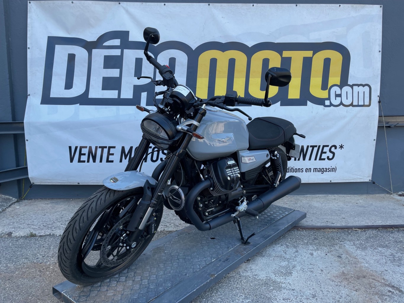 moto accidentée GUZZI V7 SPORT