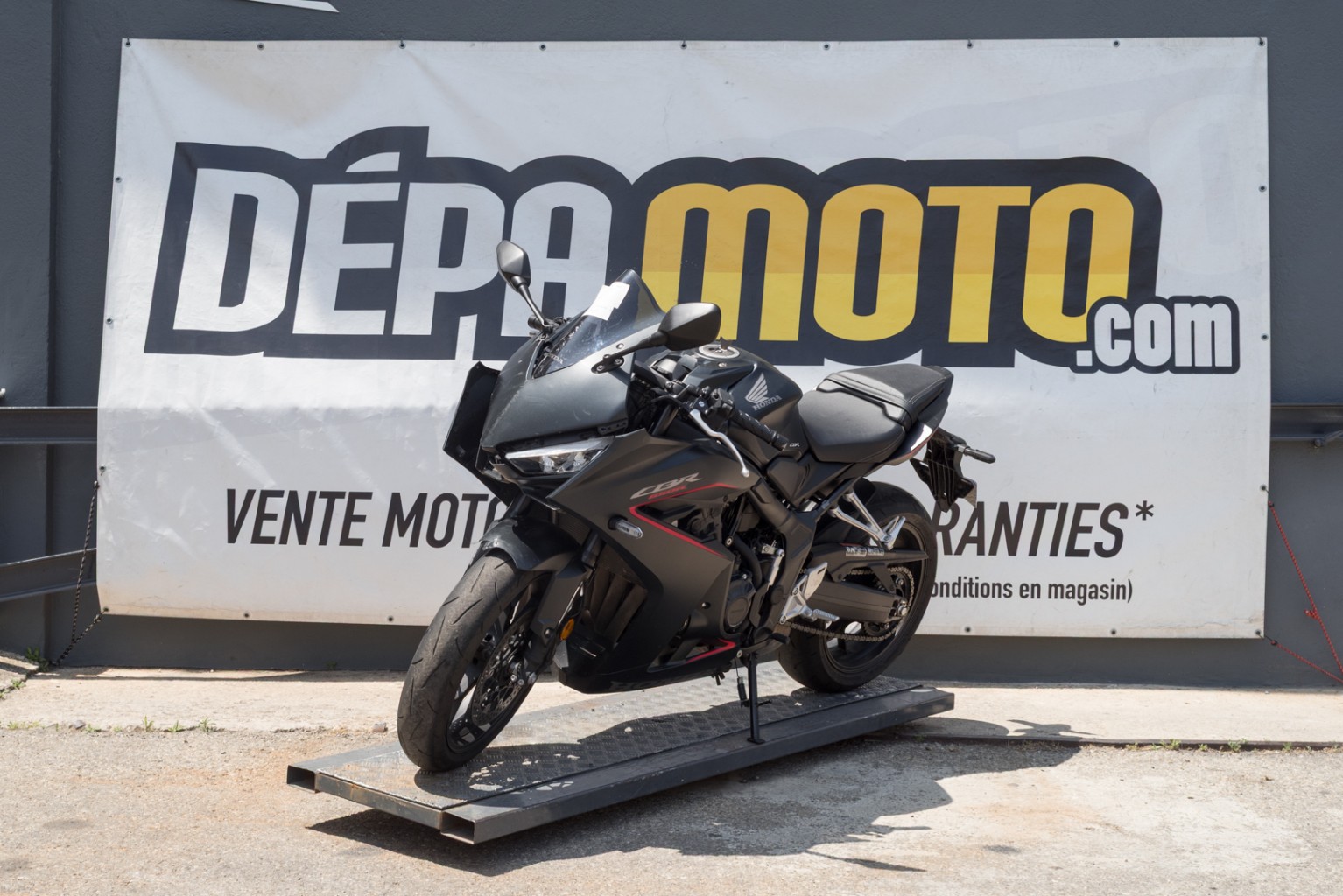 moto accidentée HONDA CBR 650 RA
