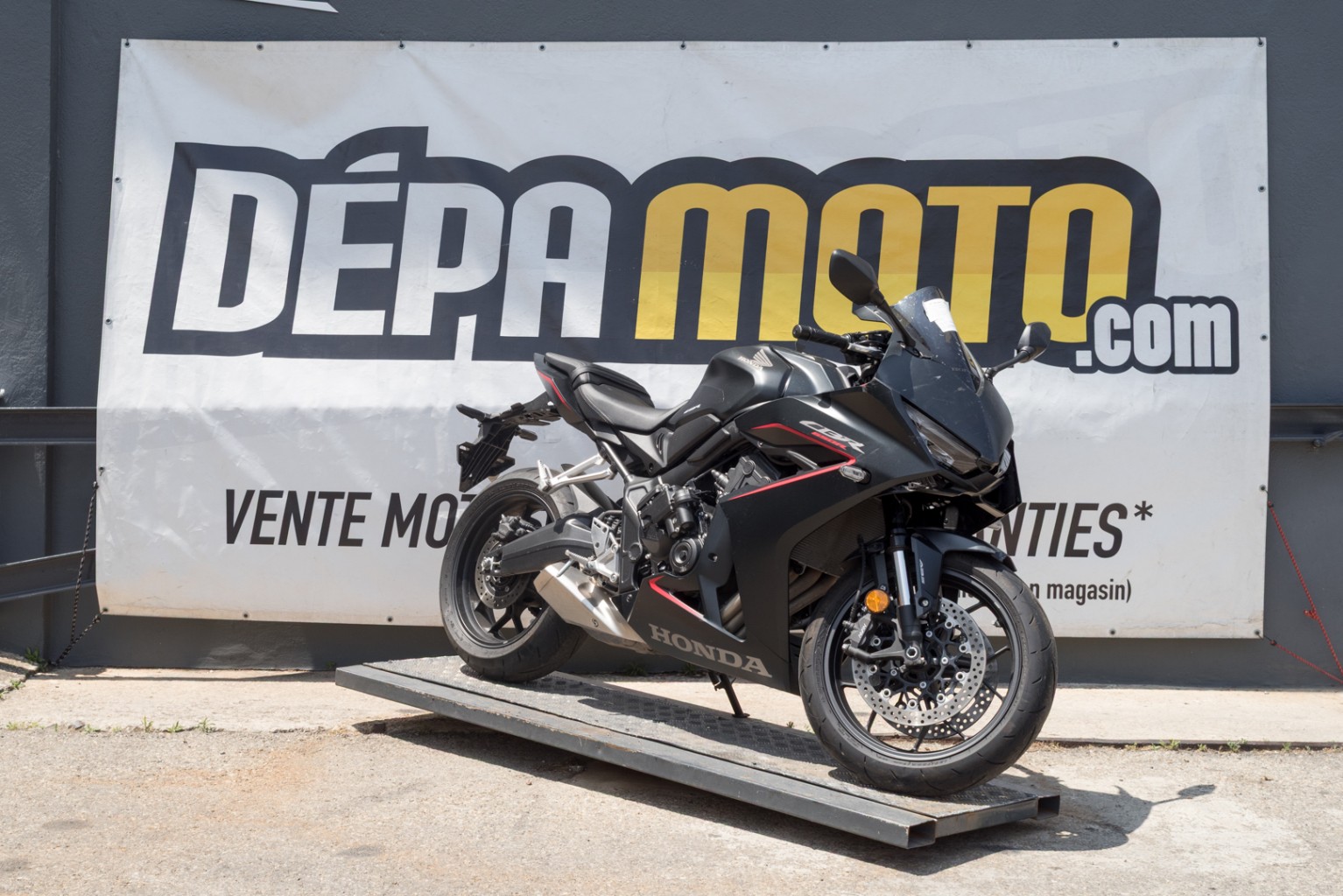 moto accidentée HONDA  CBR 650 RA