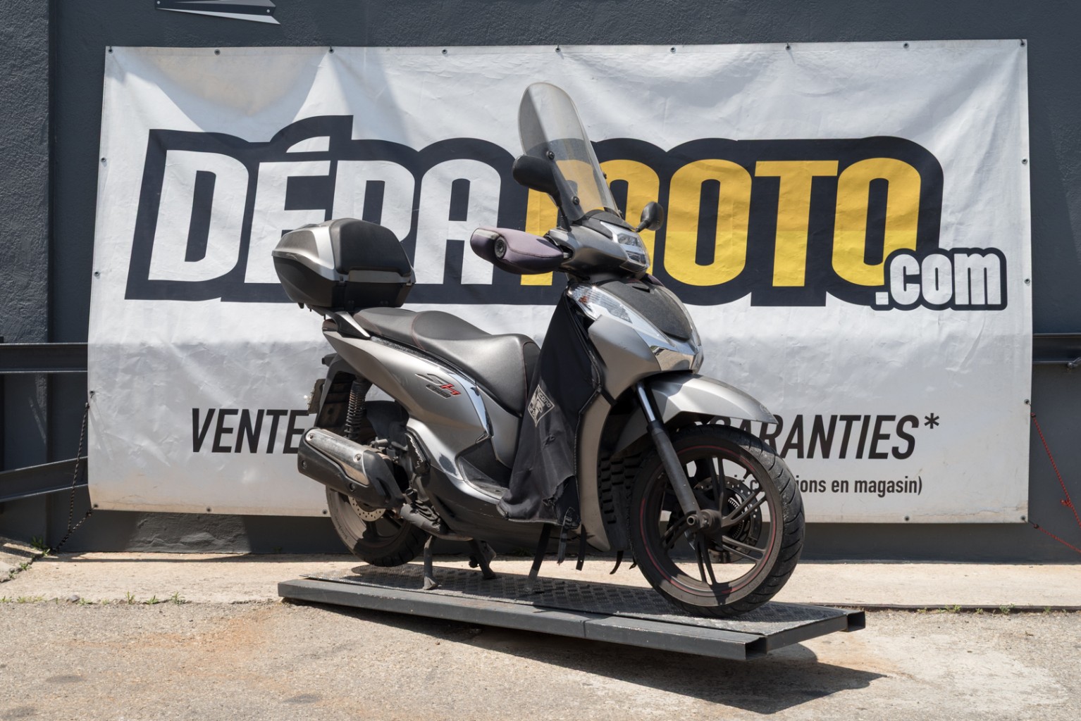 moto accidentée HONDA  SH 300