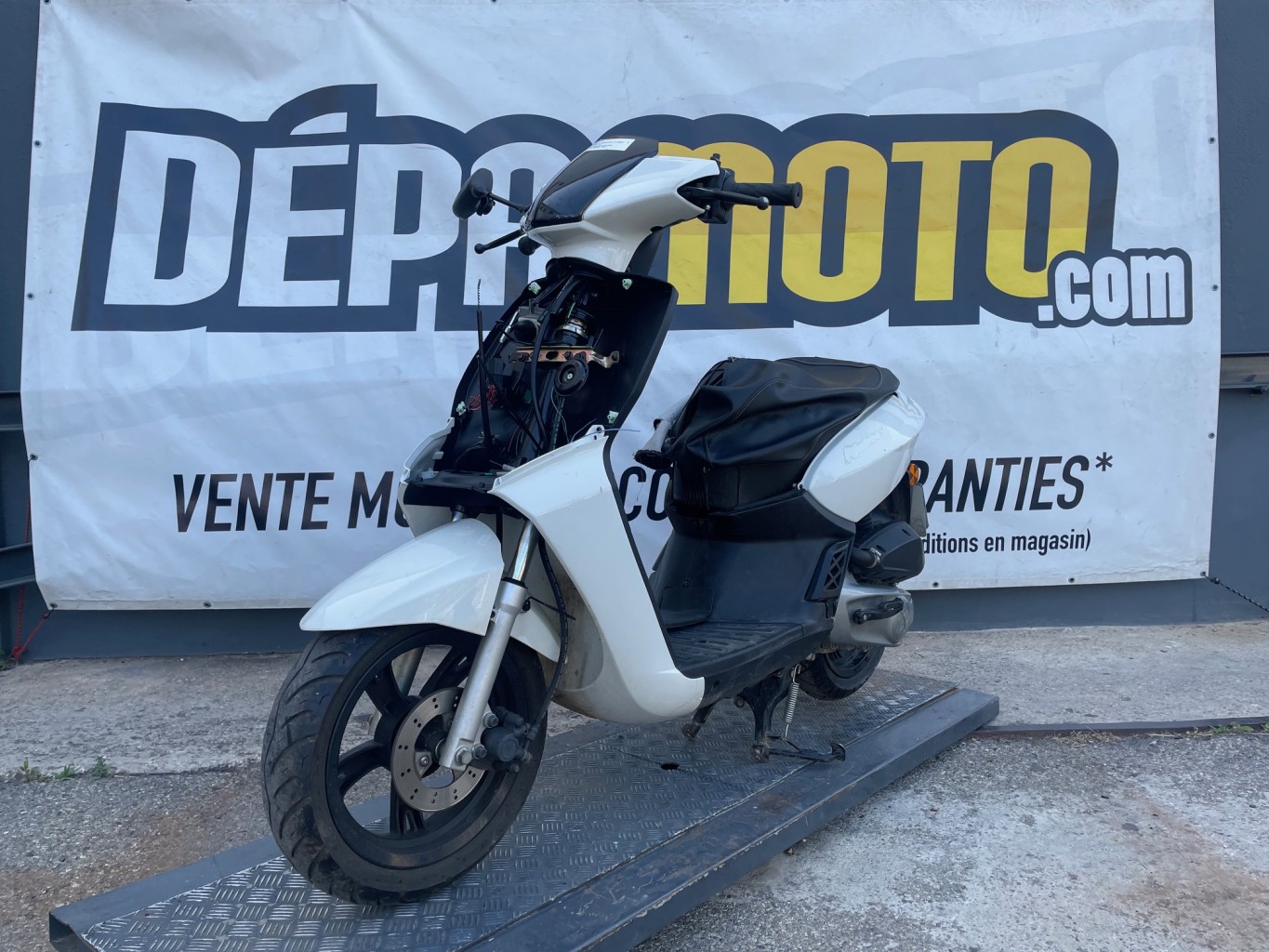 moto accidentée PEUGEOTKISBEE