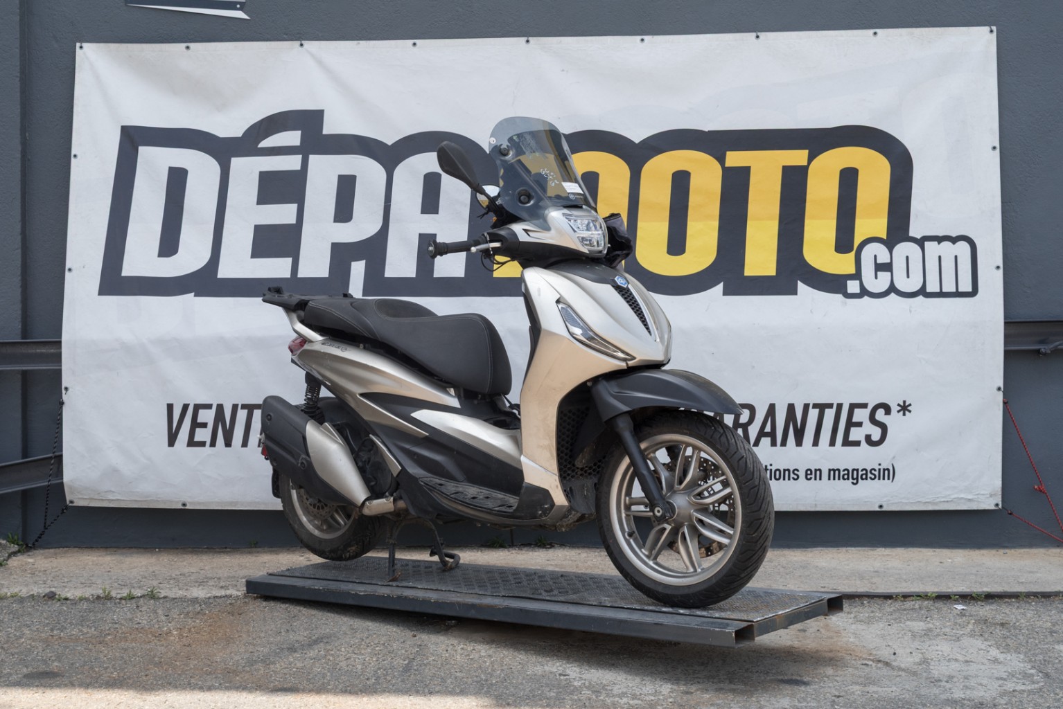 moto accidentée PIAGGIO  BEVERLY 400