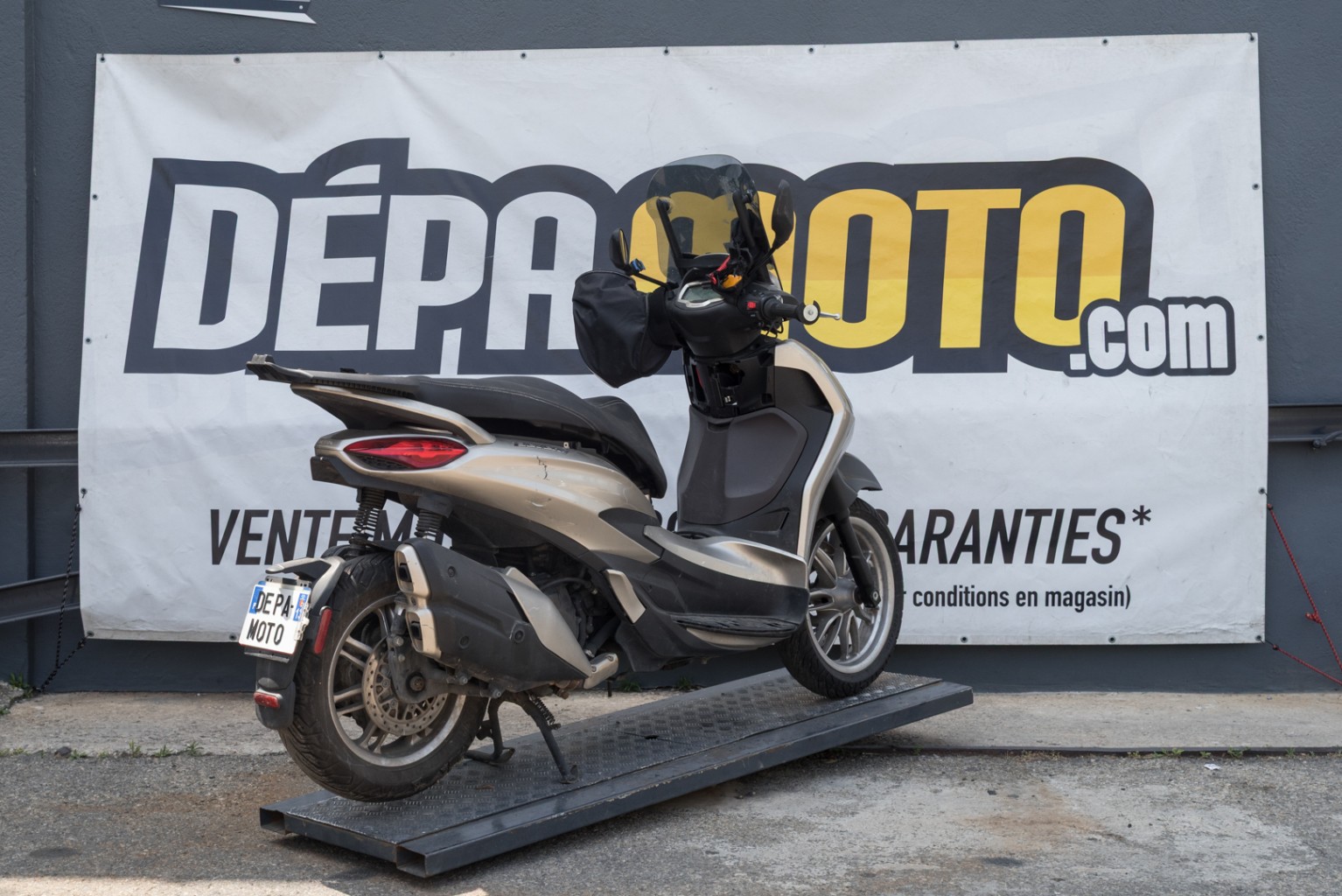 moto accidentée PIAGGIO BEVERLY 400
