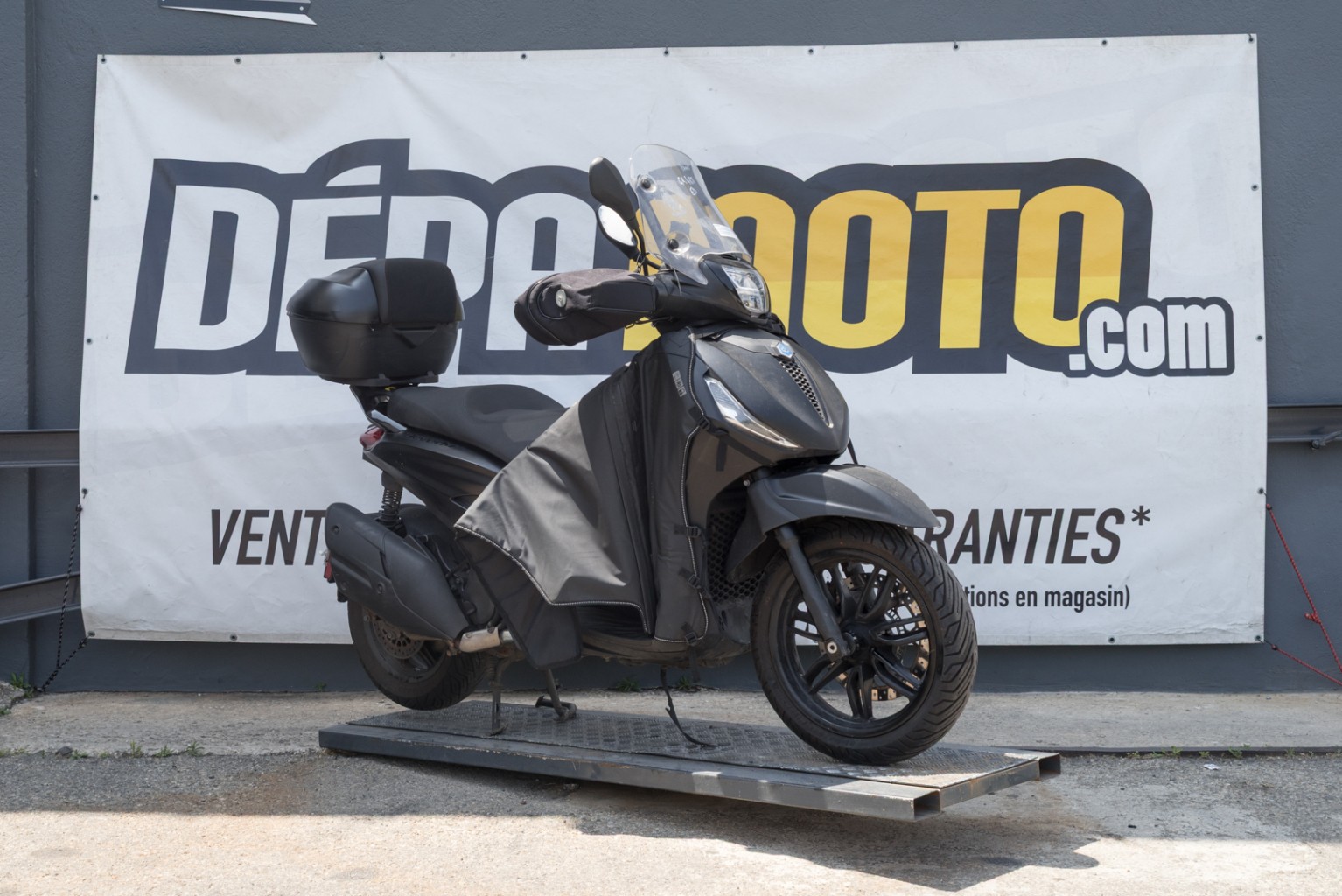 moto accidentée PIAGGIO  BEVERLY 400