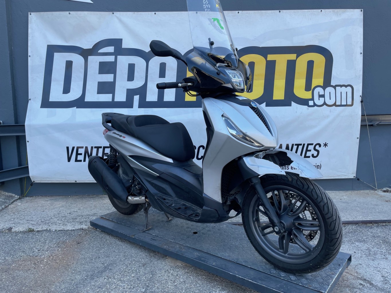 moto accidentée PIAGGIO  BEVERLY 300 S