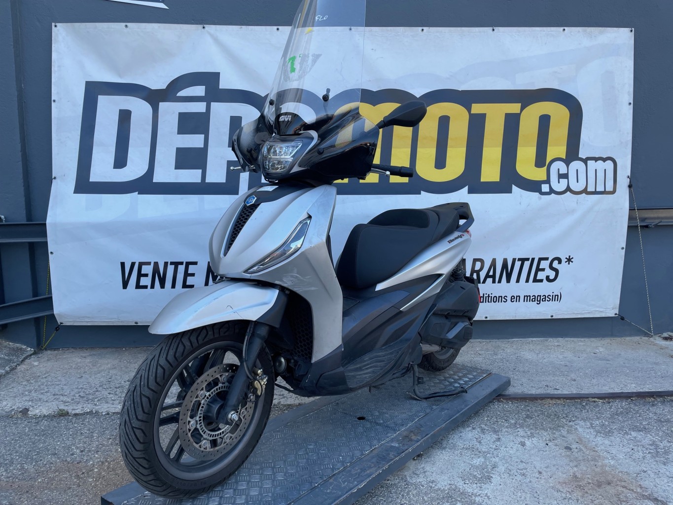 moto accidentée PIAGGIO BEVERLY 300 S