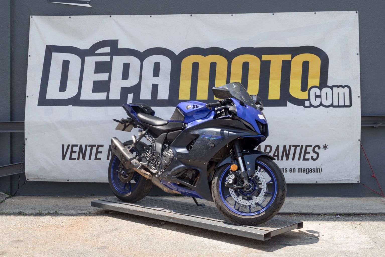 moto accidentée YAMAHA  R7