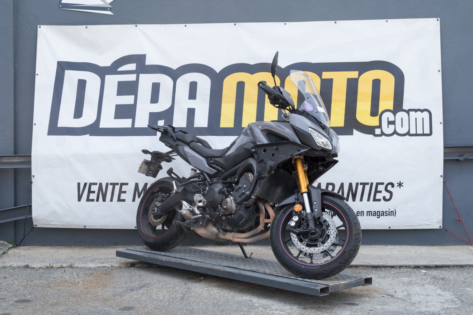 moto accidentée YAMAHA TRACER 900