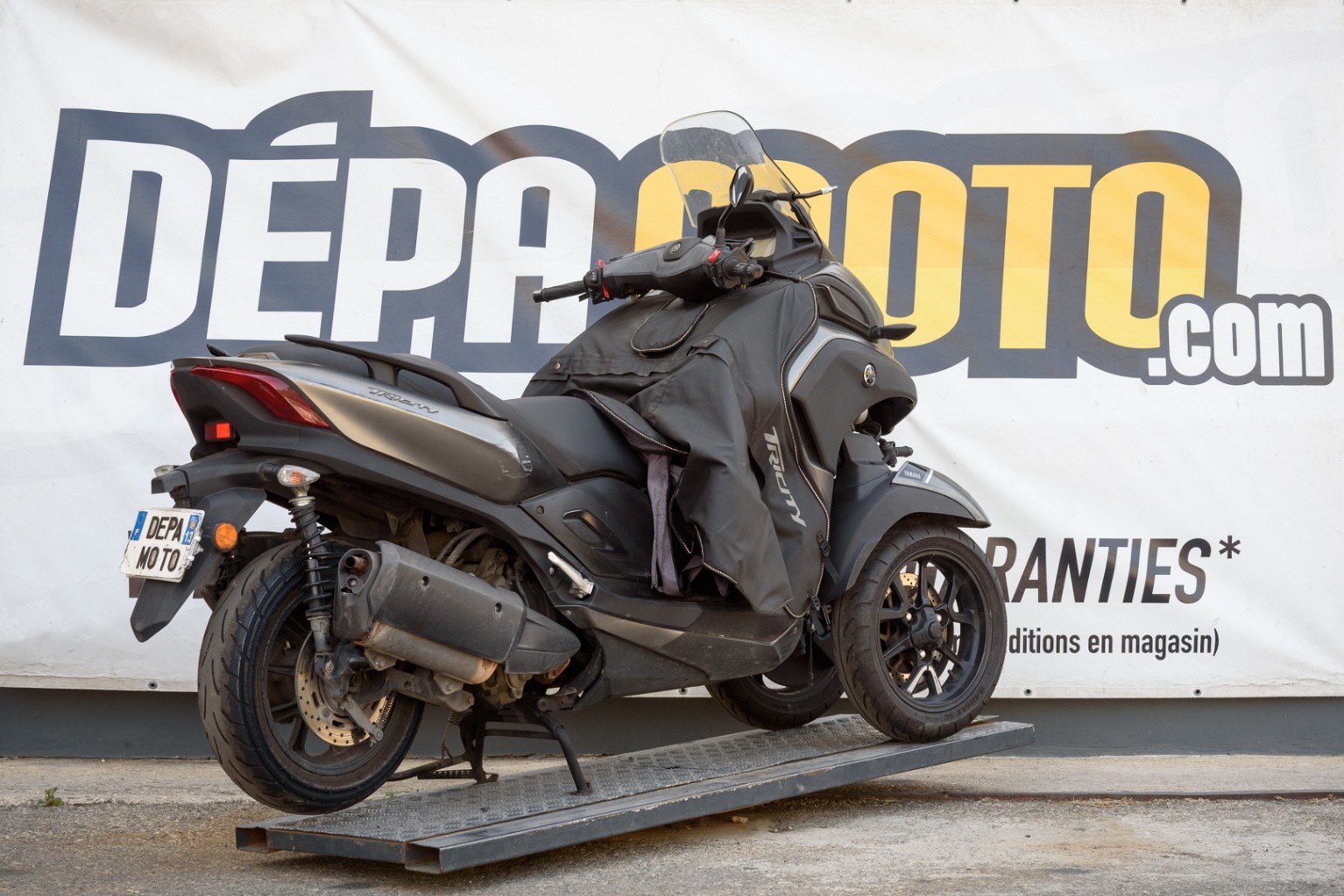 moto accidentée YAMAHA TRICITY 300