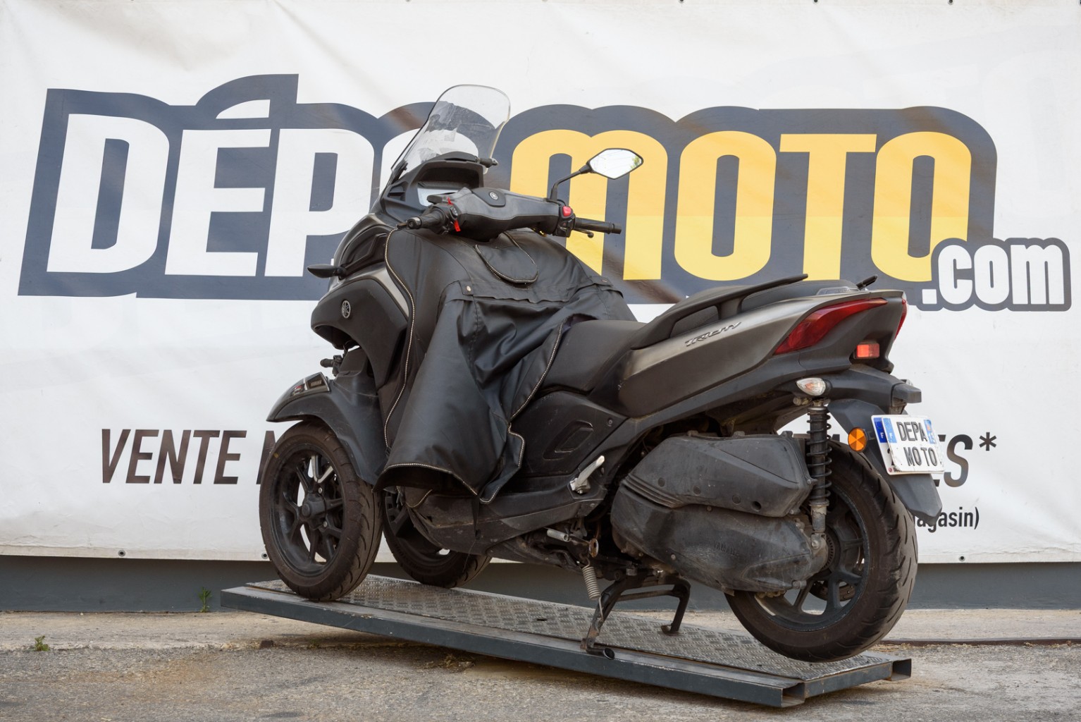 moto accidentée YAMAHA TRICITY 300