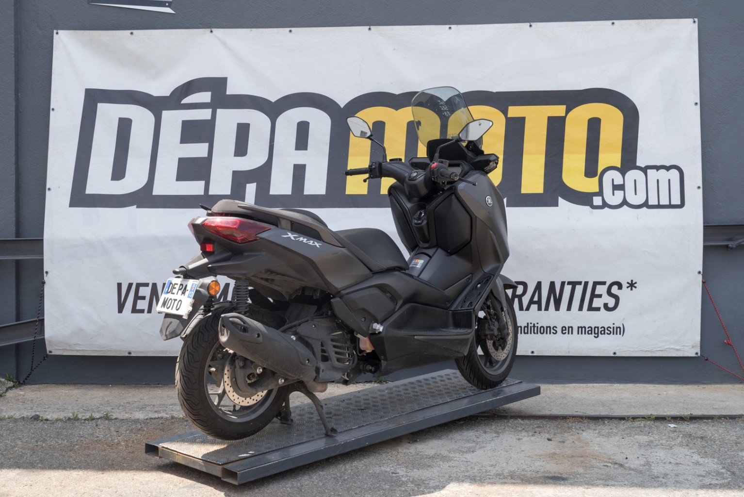 moto accidentée YAMAHA XMAX 125