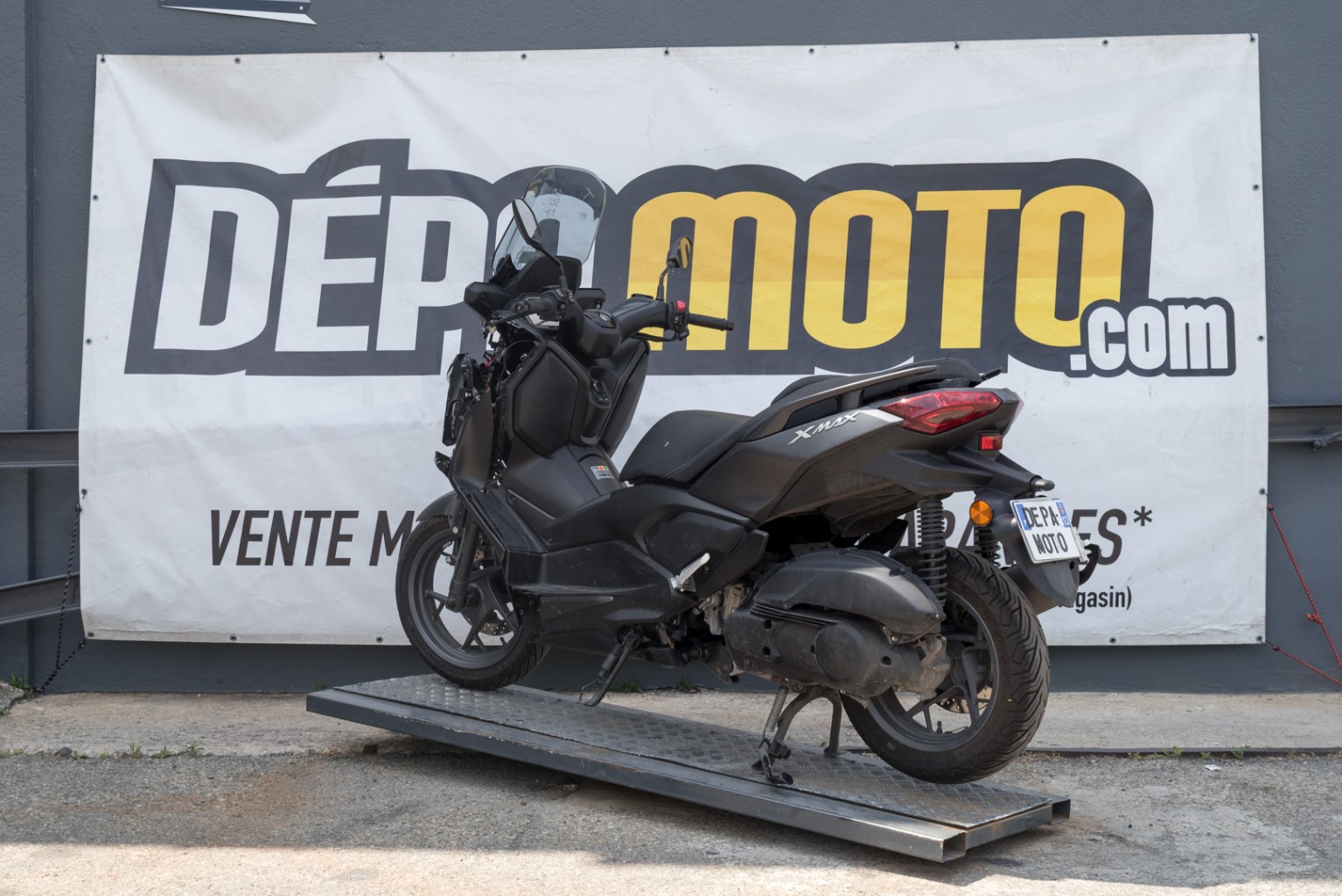 moto accidentée YAMAHA XMAX 125