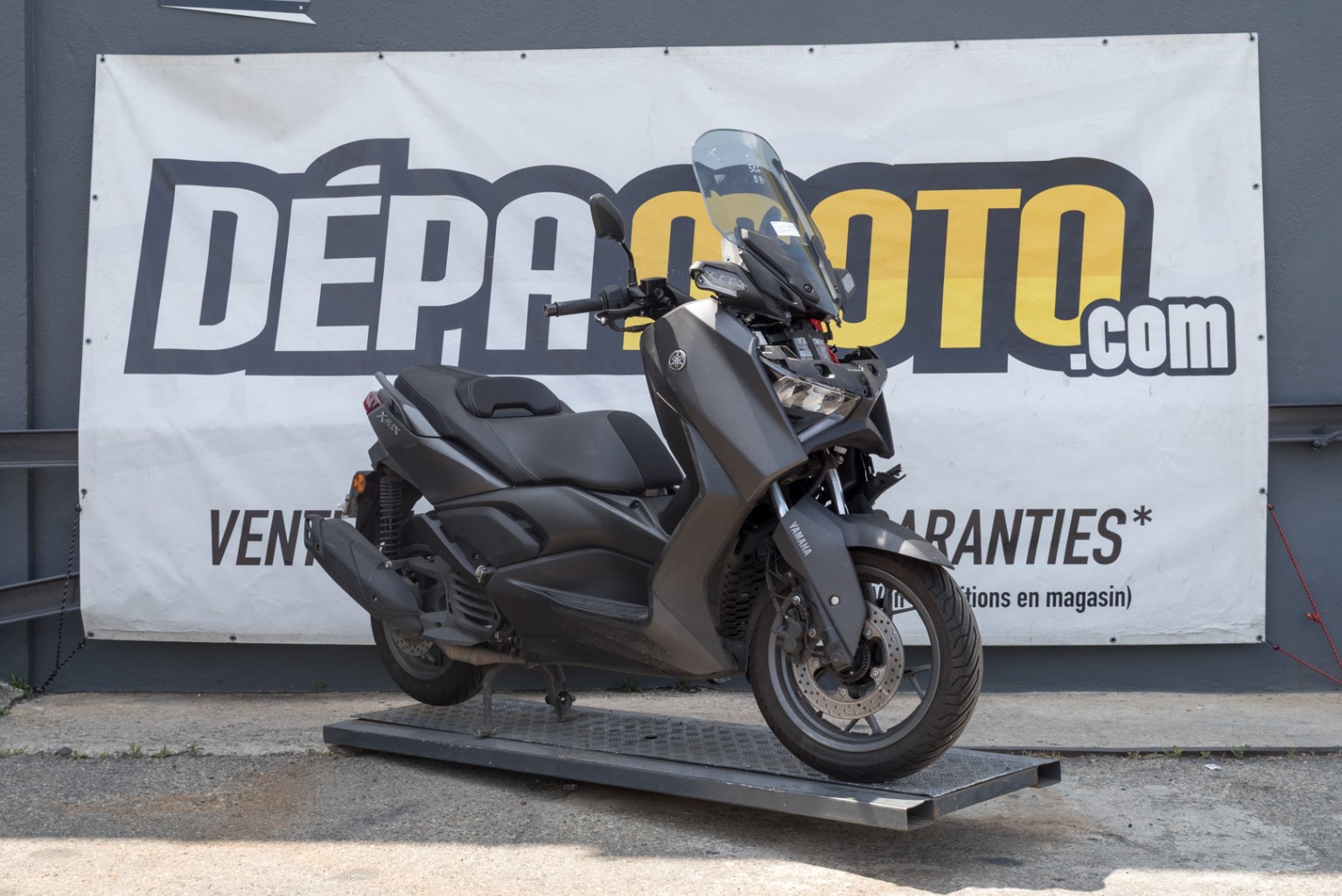 moto accidentée YAMAHA  XMAX 125