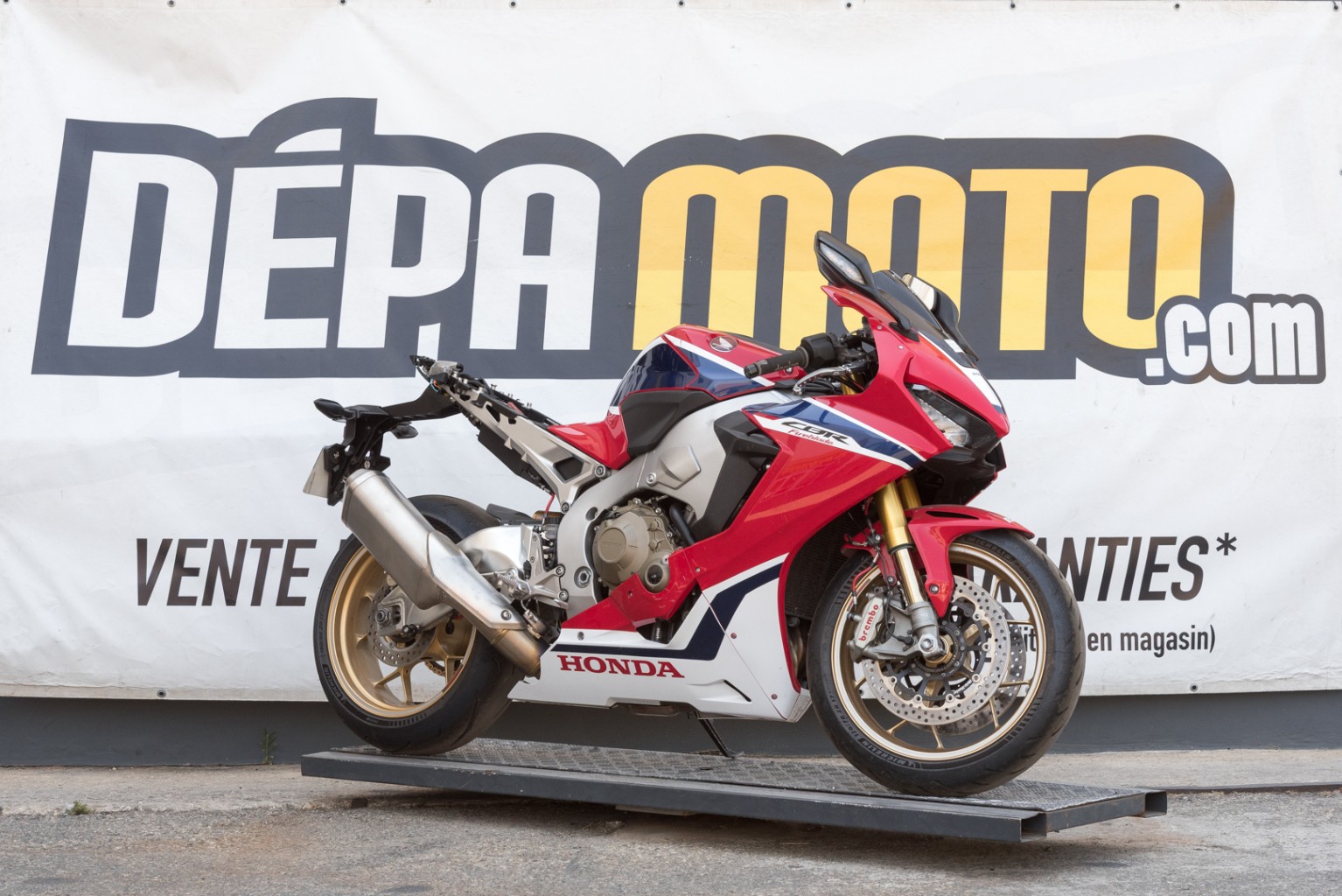 moto accidentée HONDA CBR 1000 RR SP