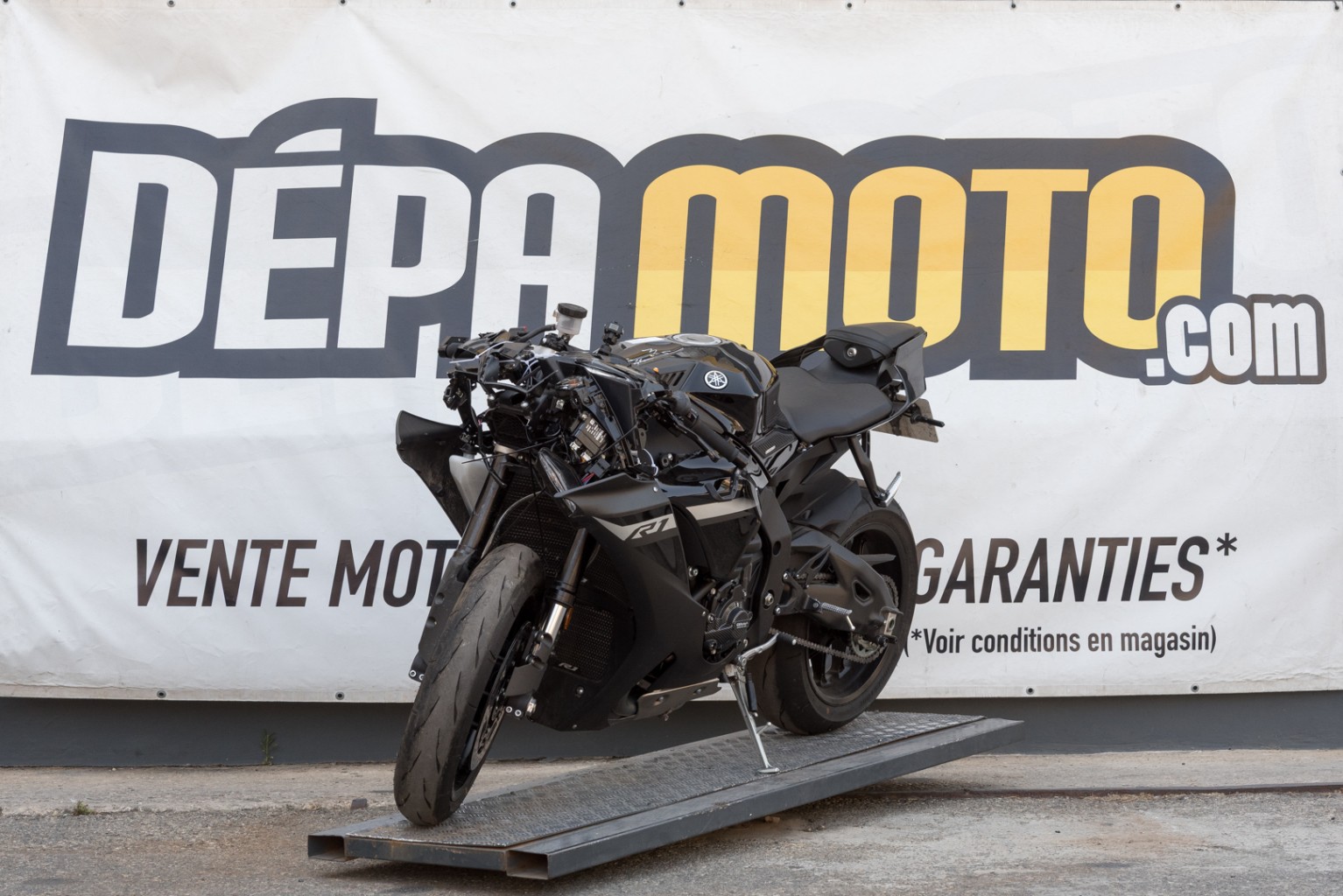 moto accidentée YAMAHAR1