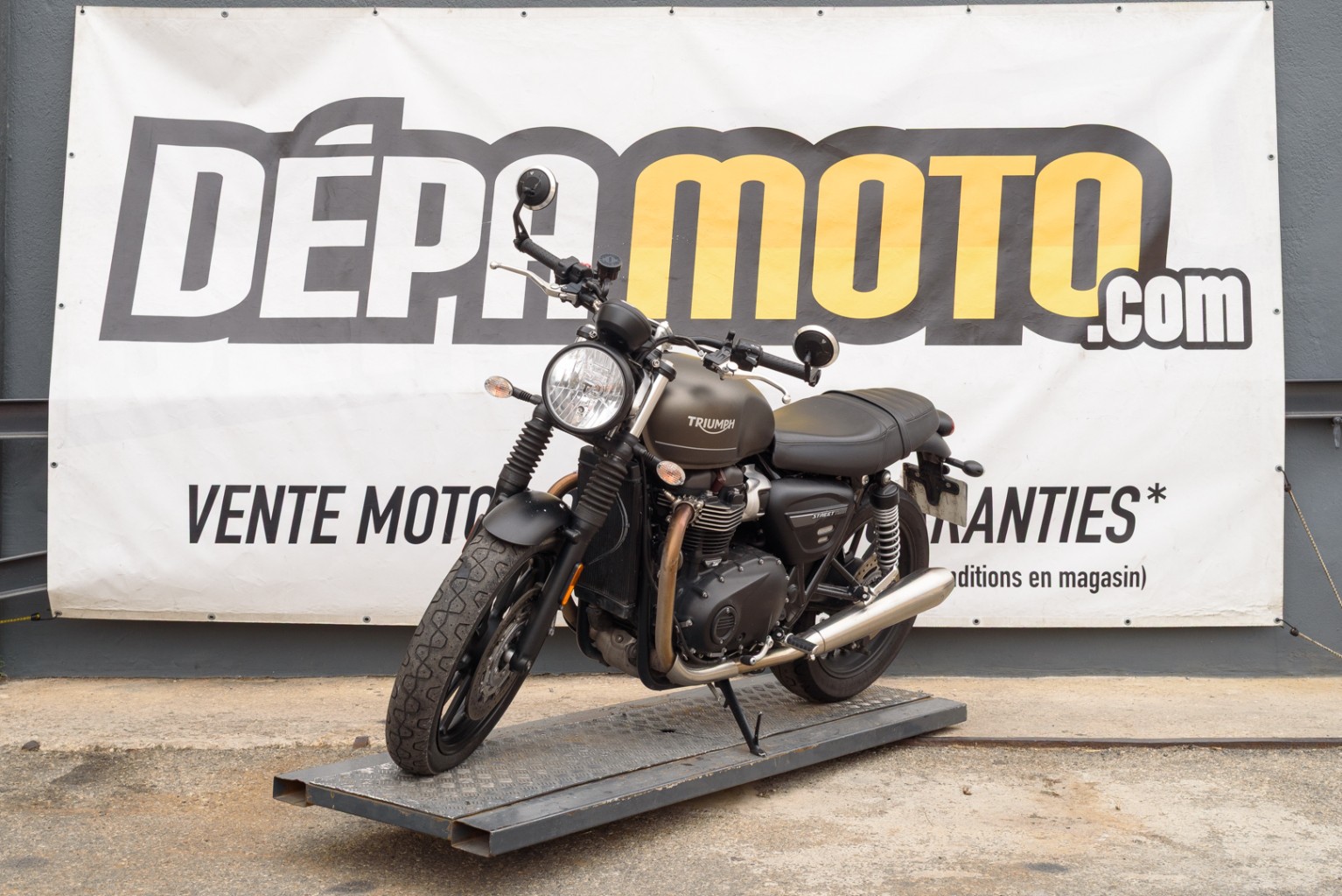 moto accidentée TRIUMPH  STREET TWIN