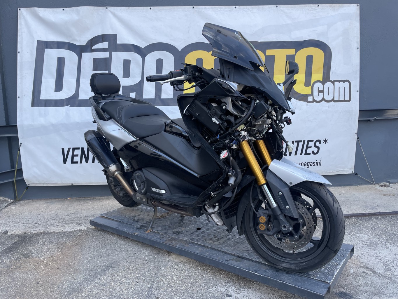 moto accidentée YAMAHA  TMAX 530