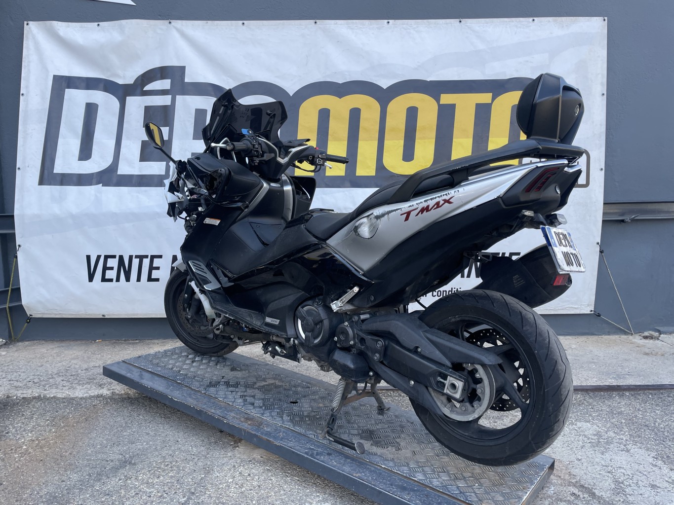 moto accidentée YAMAHA TMAX 530