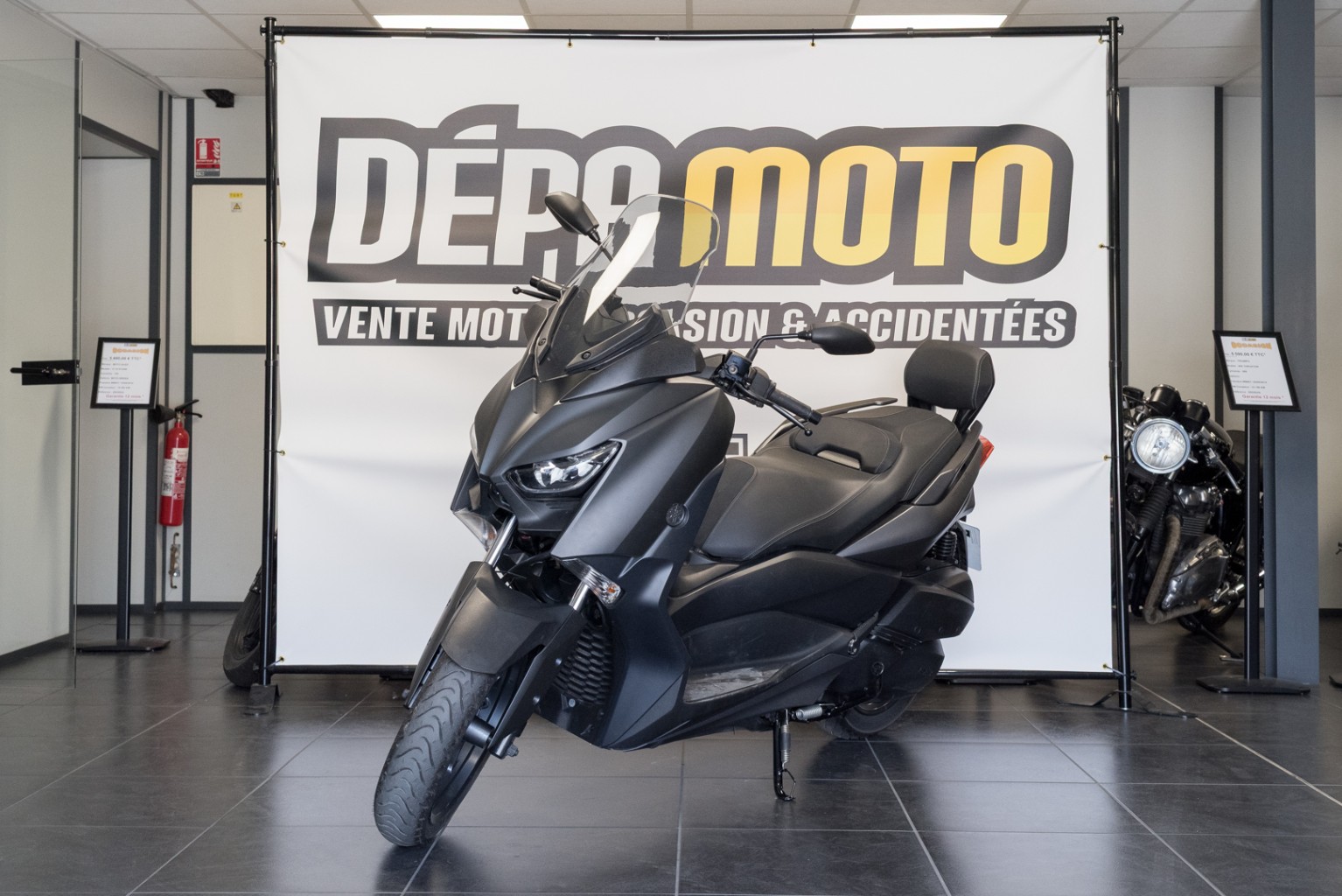 moto accidentée YAMAHAXMAX