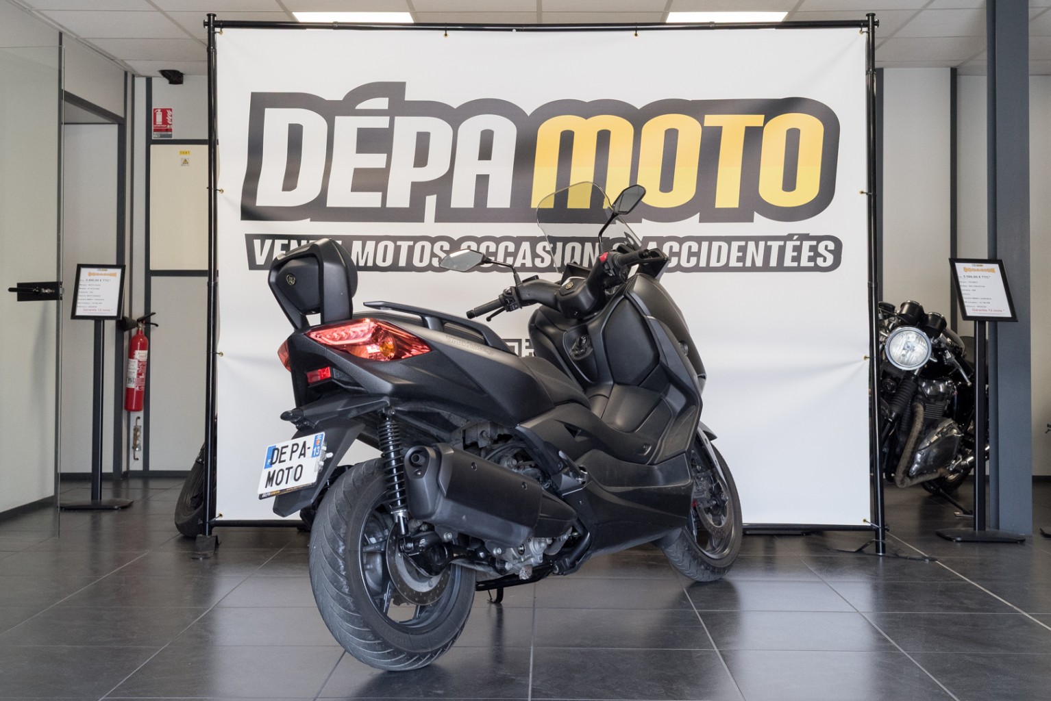 moto accidentée YAMAHAXMAX