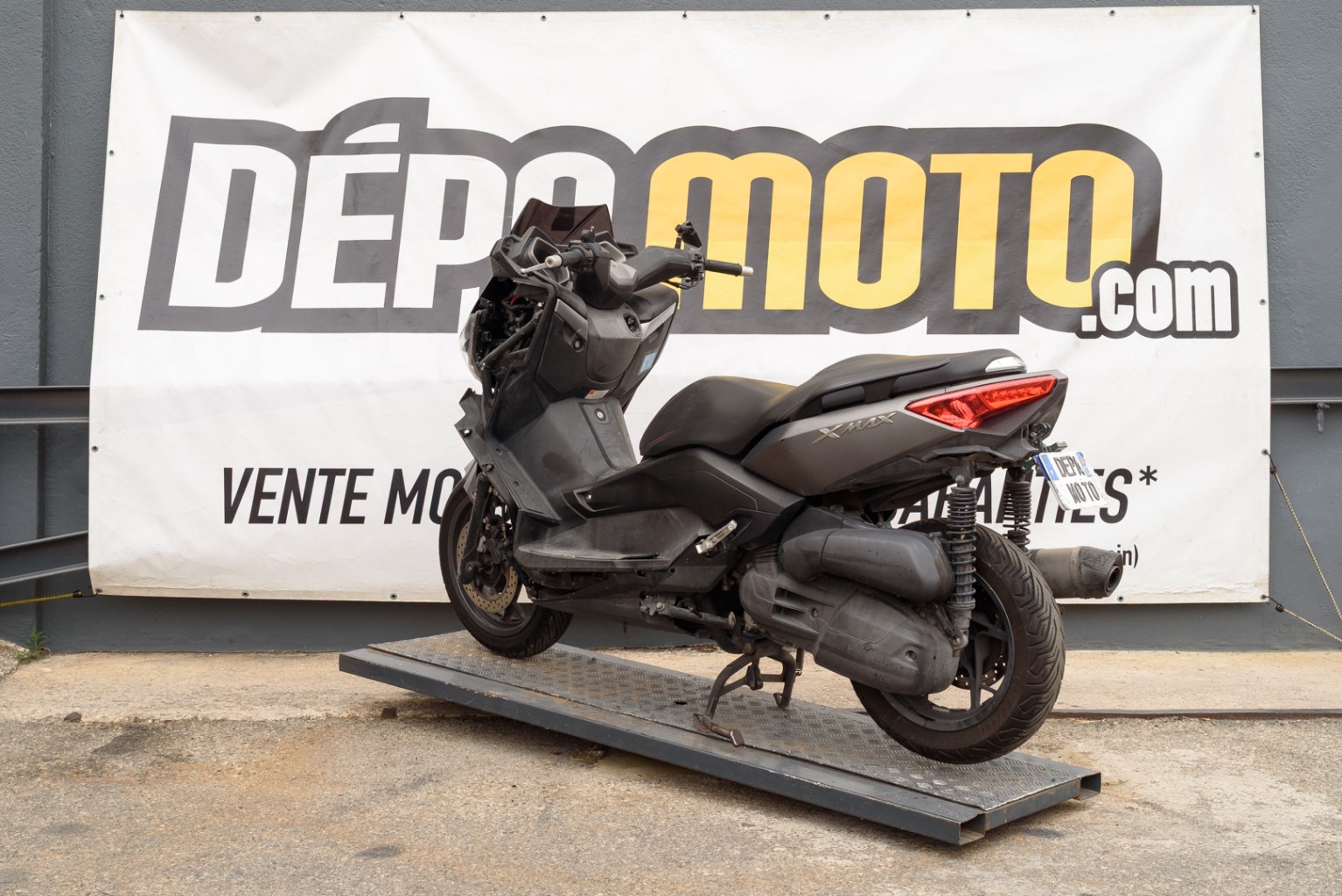 moto accidentée YAMAHA XMAX 125