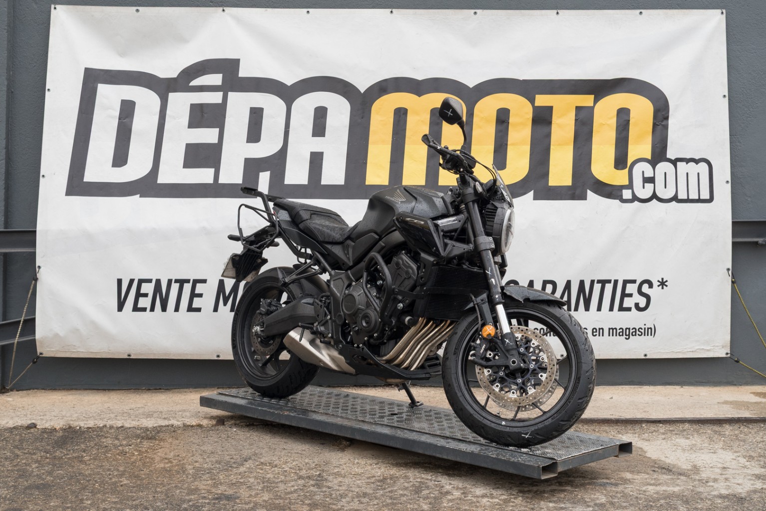 moto accidentée HONDA  CB650RA