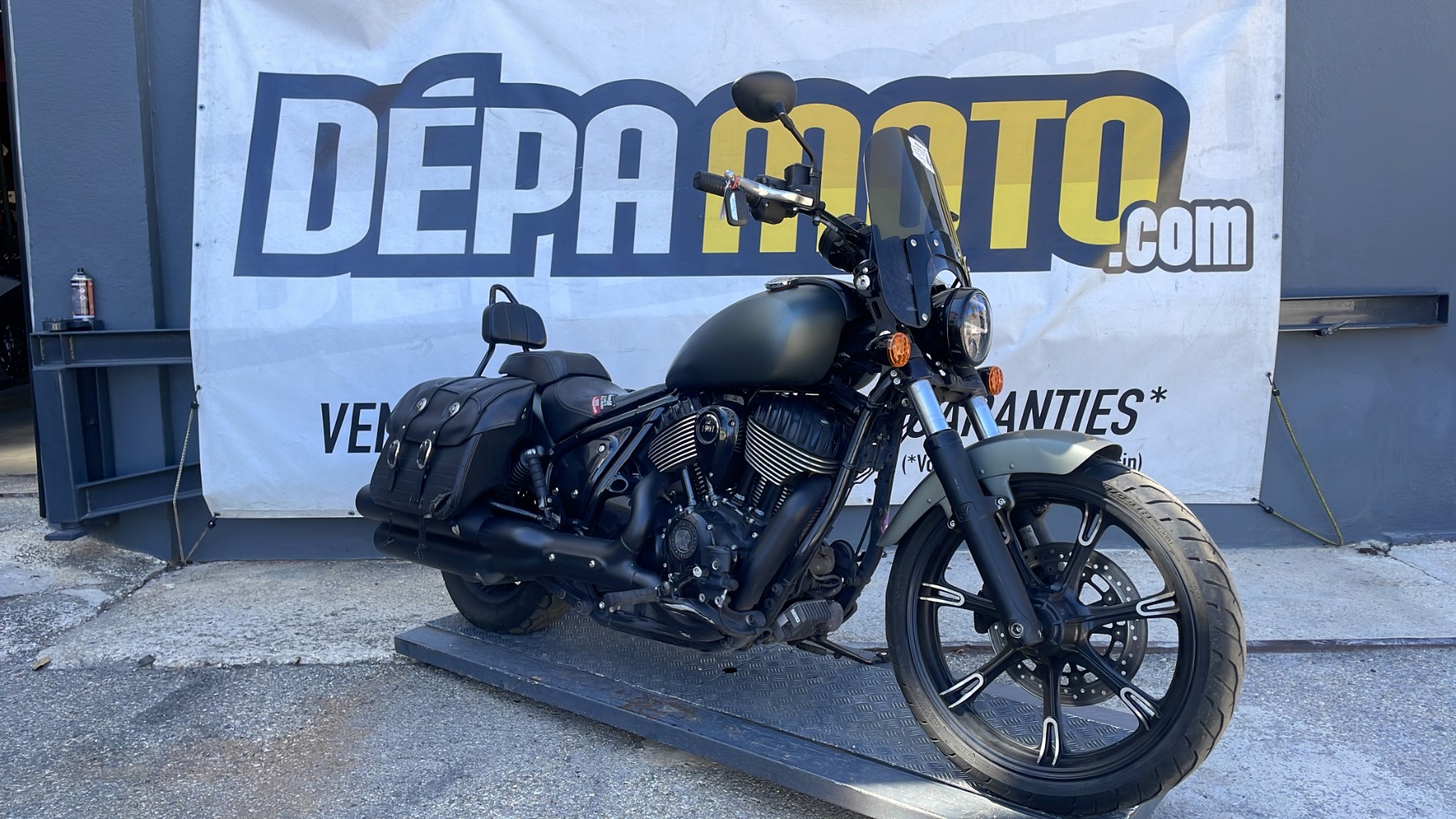 moto accidentée INDIAN MOTORCYCLE CHIEFDARK