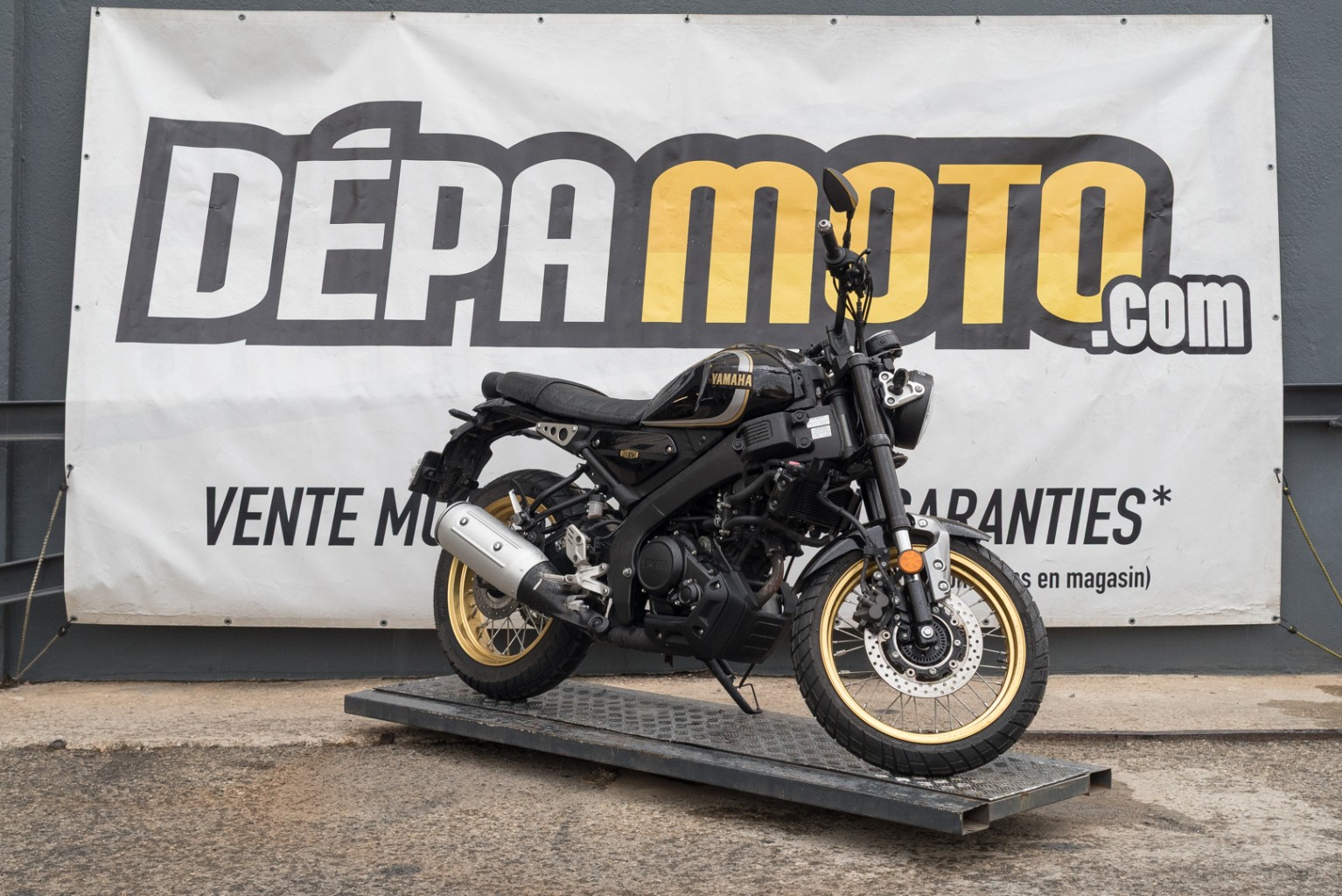 moto accidentée YAMAHA  XSR 125