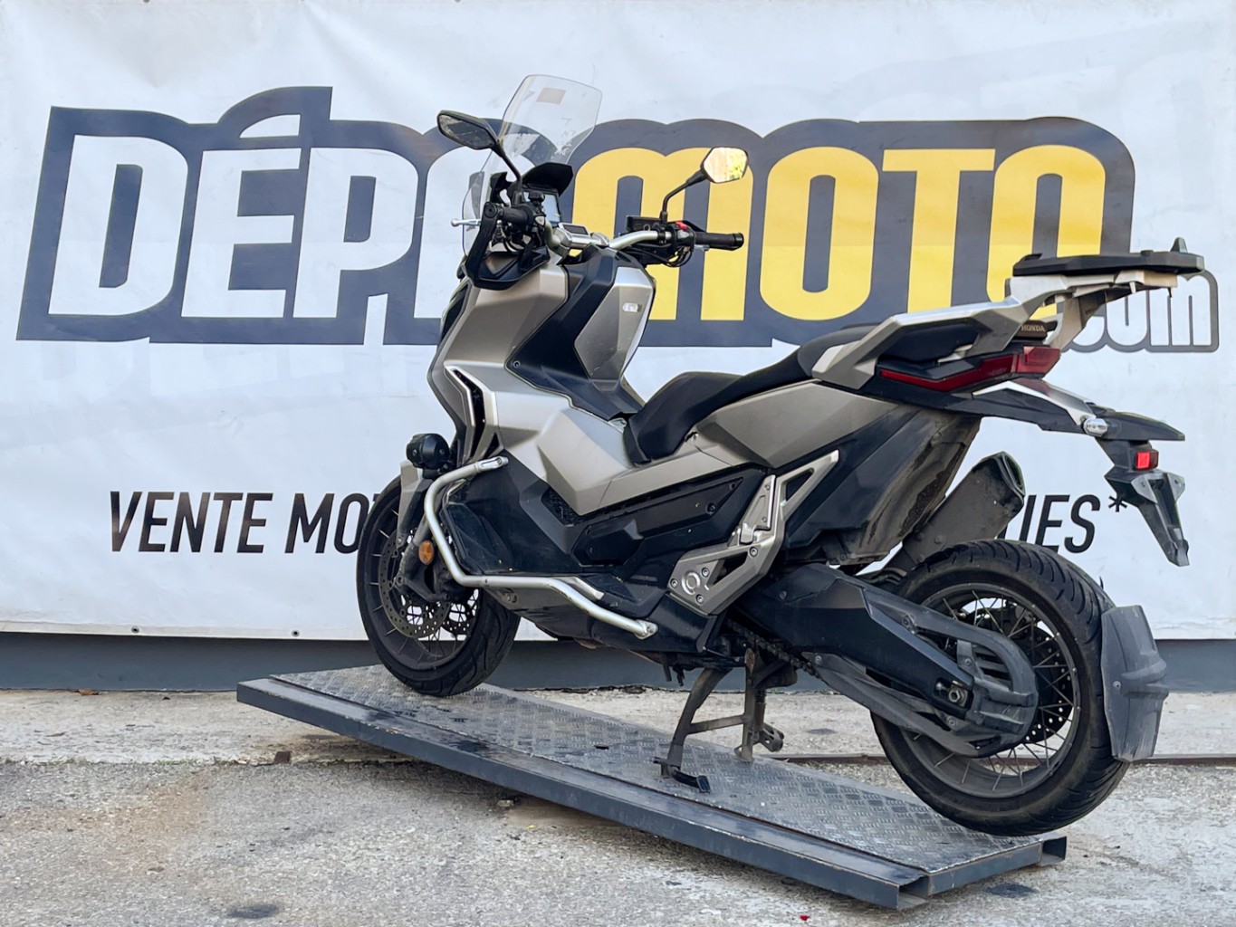 moto accidentée HONDA XADV 750
