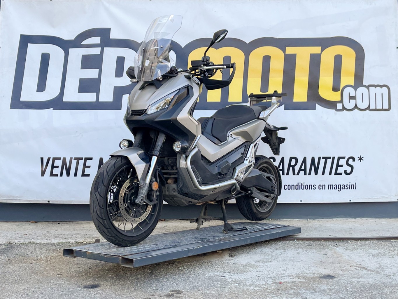 moto accidentée HONDA XADV 750