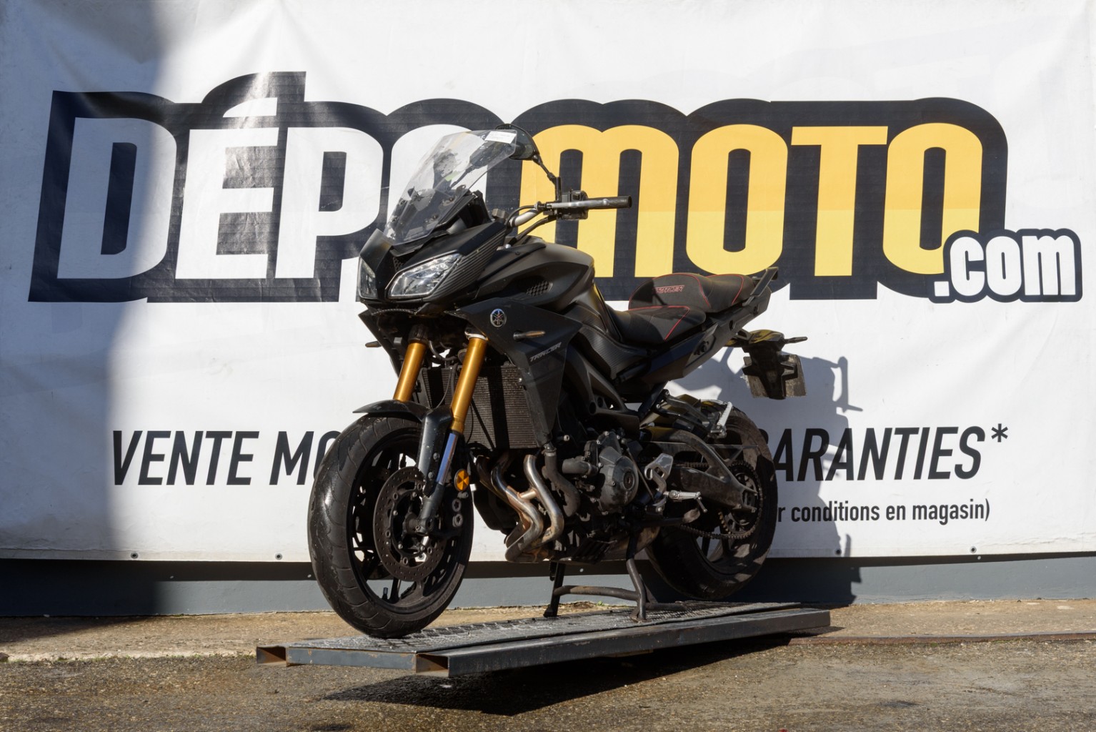 moto accidentée YAMAHATRACER 900