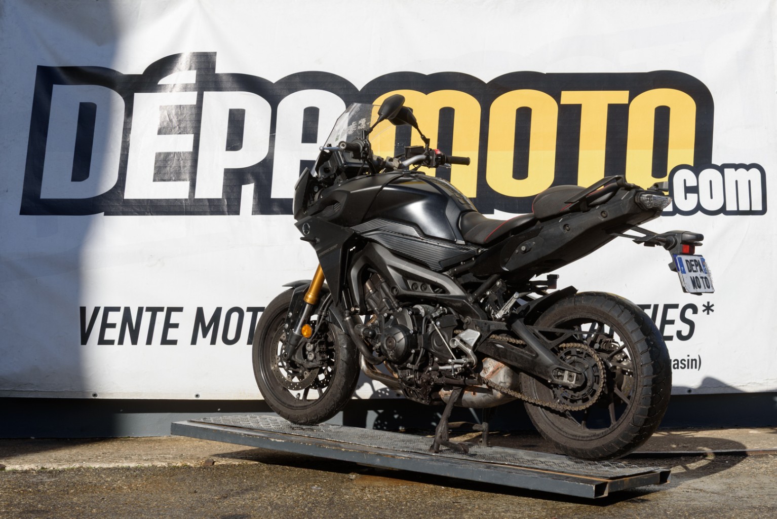 moto accidentée YAMAHATRACER 900