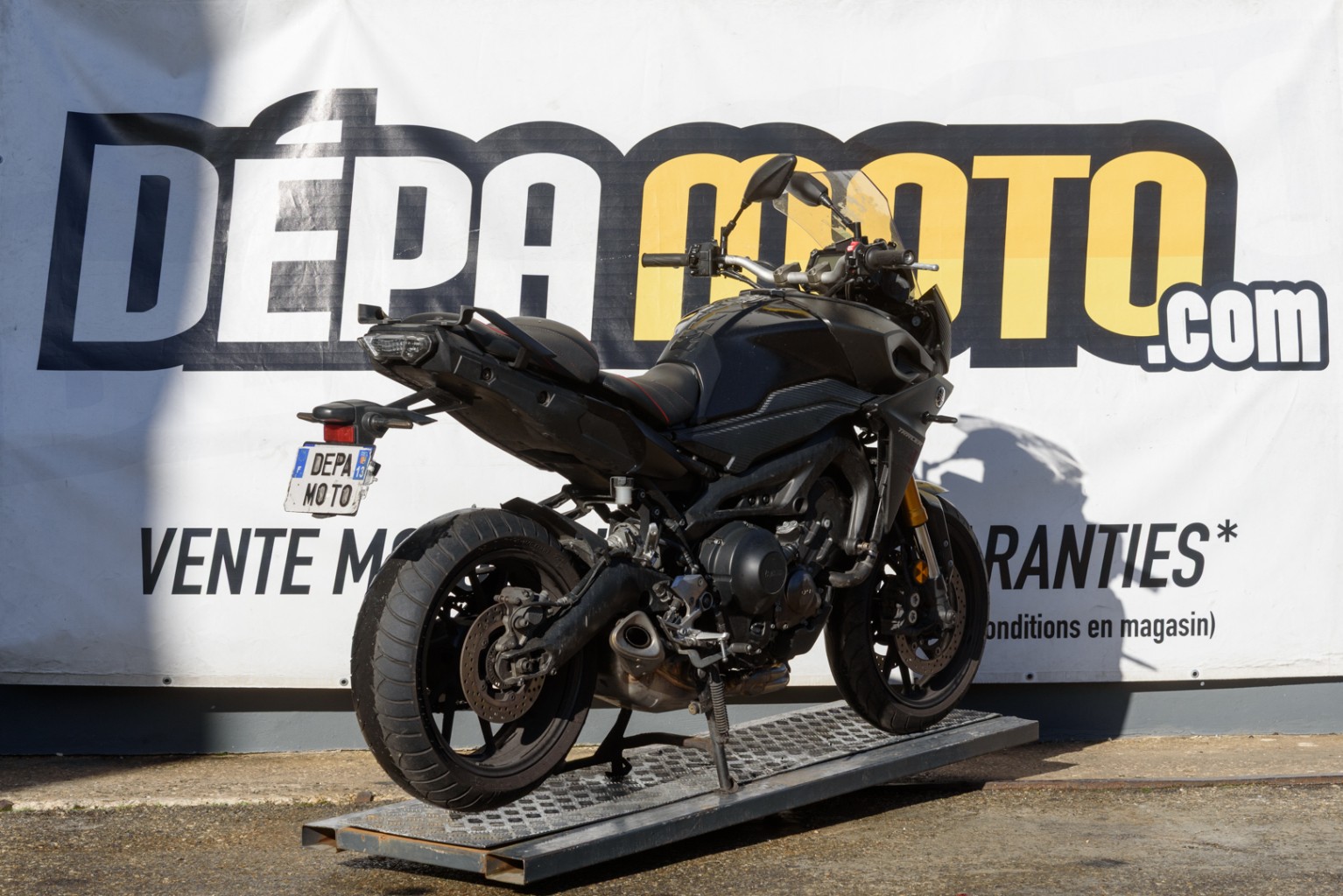 moto accidentée YAMAHATRACER 900