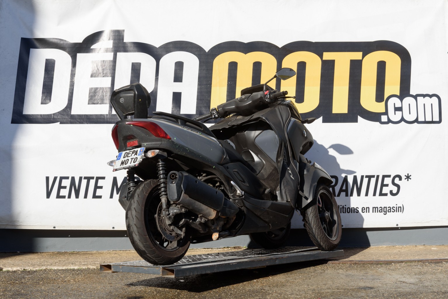 moto accidentée YAMAHA TRICITY 300