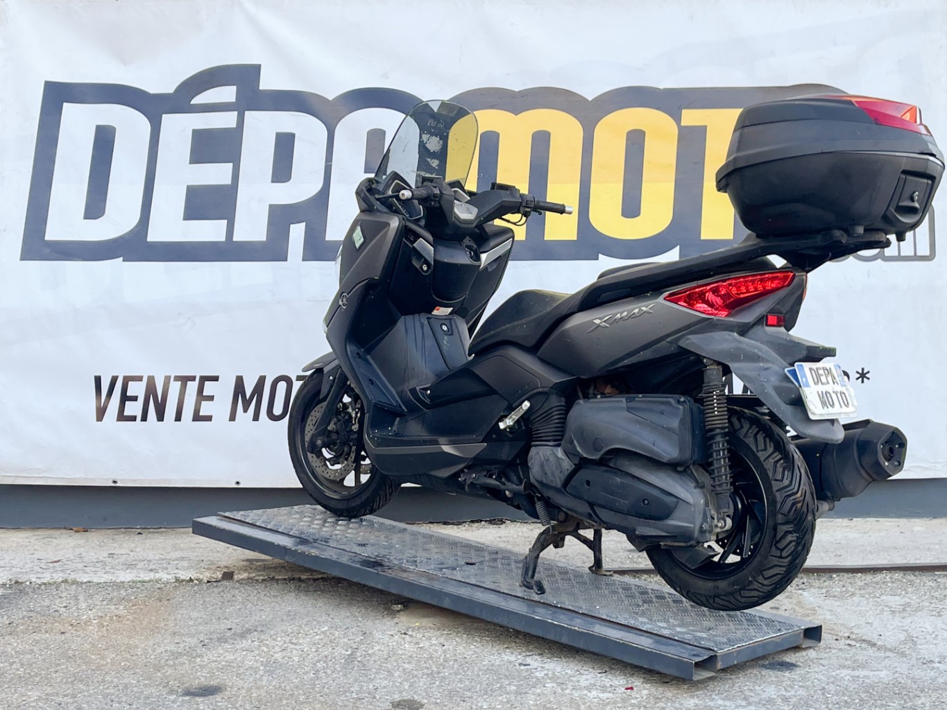 moto accidentée YAMAHA XMAX 400