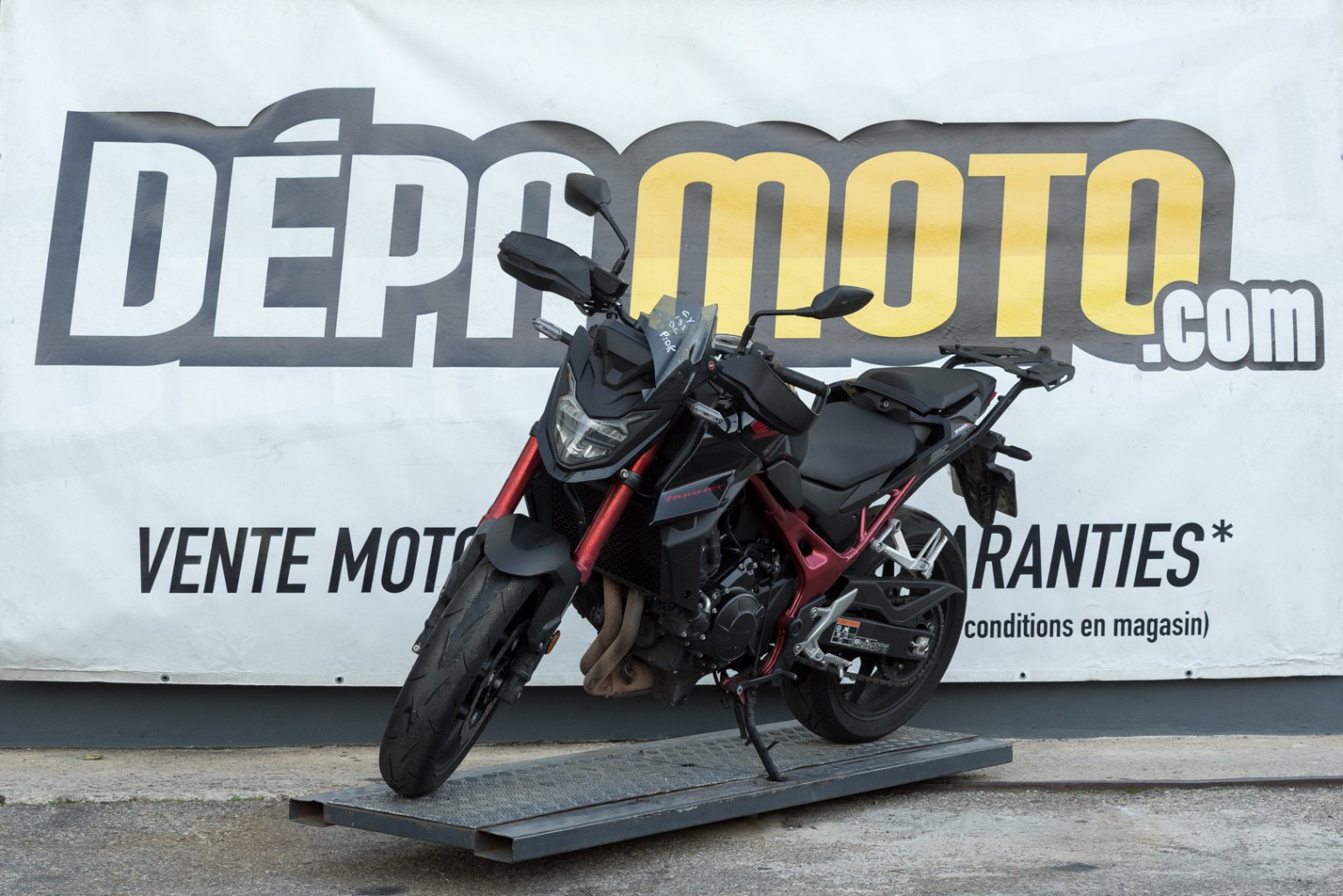 moto accidentée HONDA HORNET 750