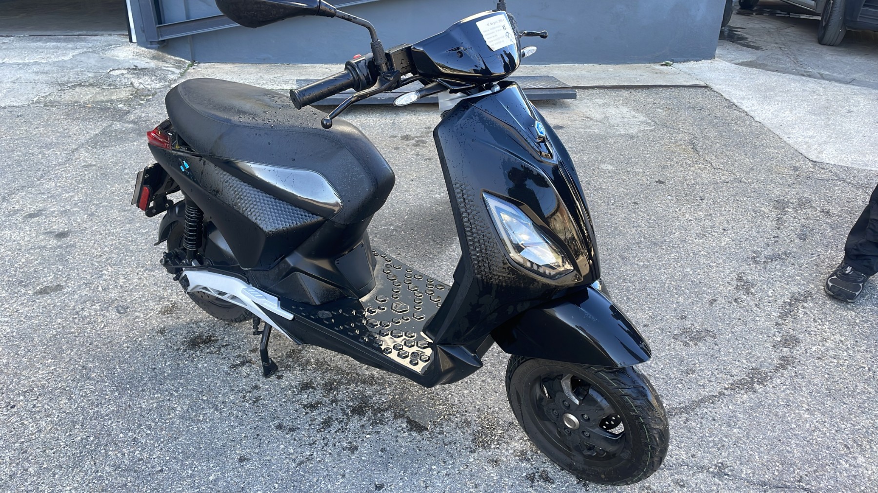 moto accidentée PIAGGIO  ONE ELECTRIQUE