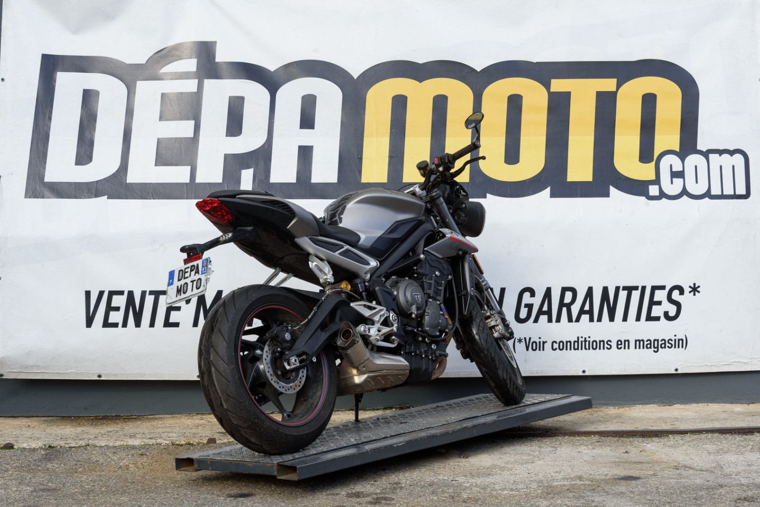 moto accidentée TRIUMPH STREET TRIPLE 765 RS