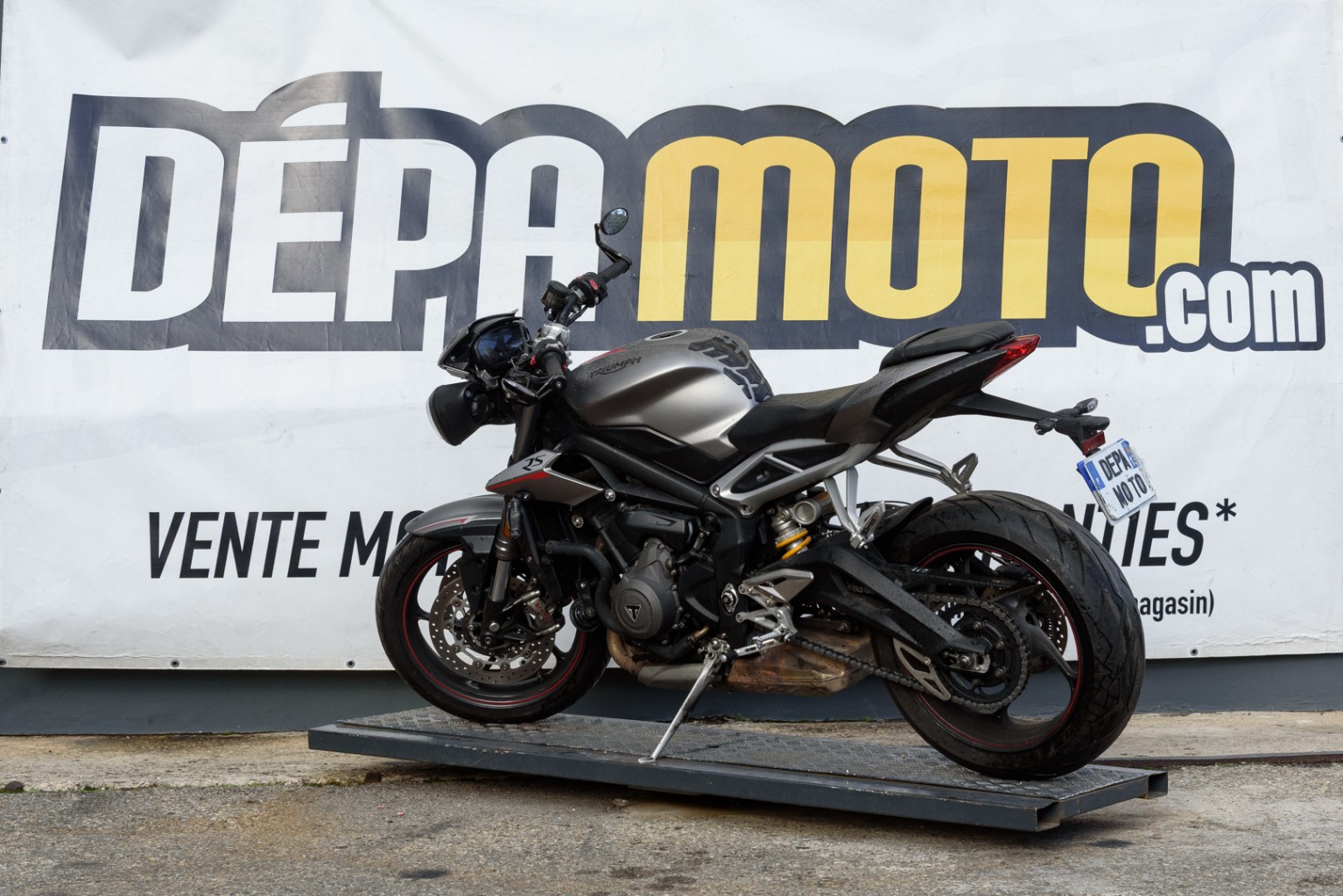 moto accidentée TRIUMPH STREET TRIPLE 765 RS
