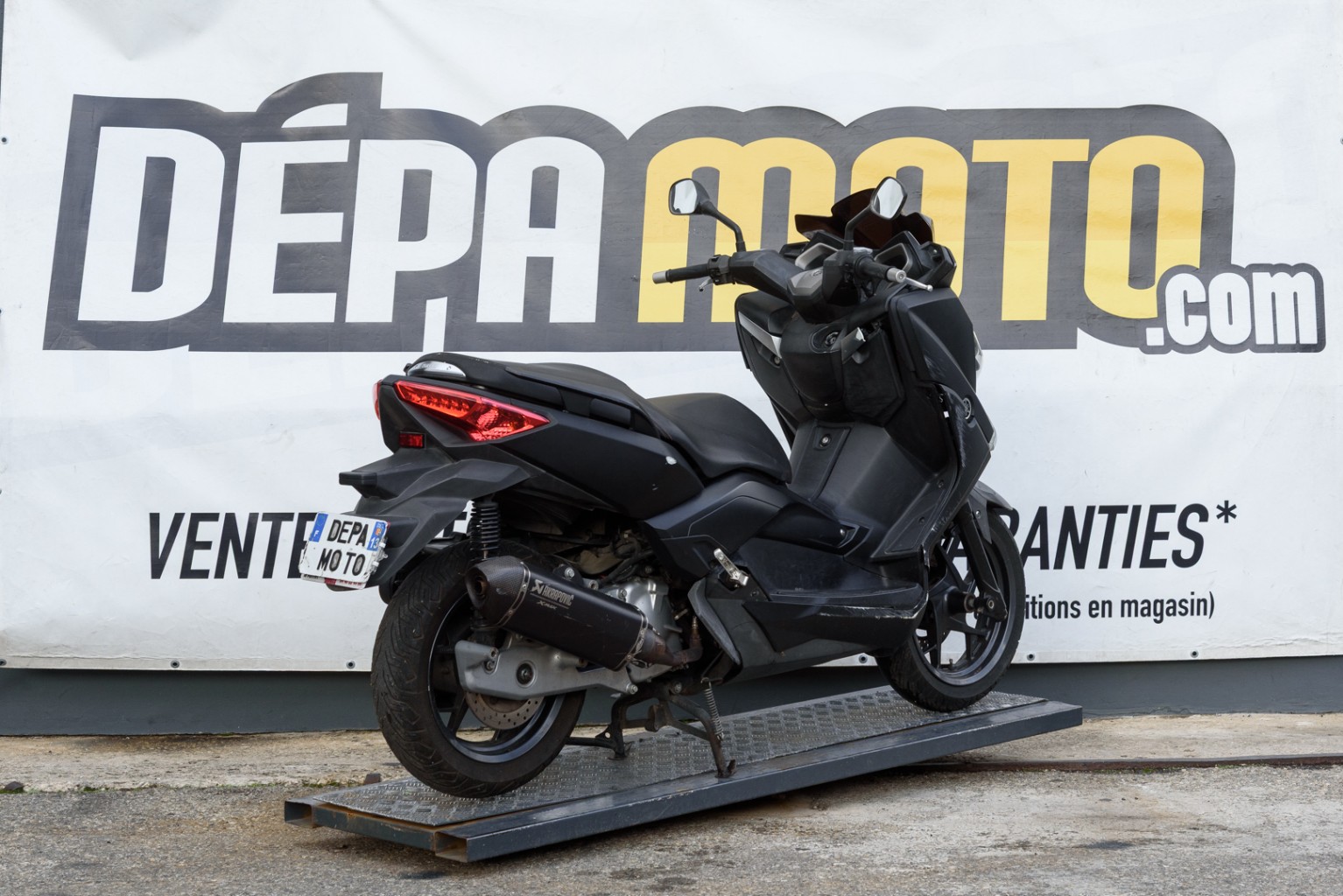 moto accidentée YAMAHA XMAX 125