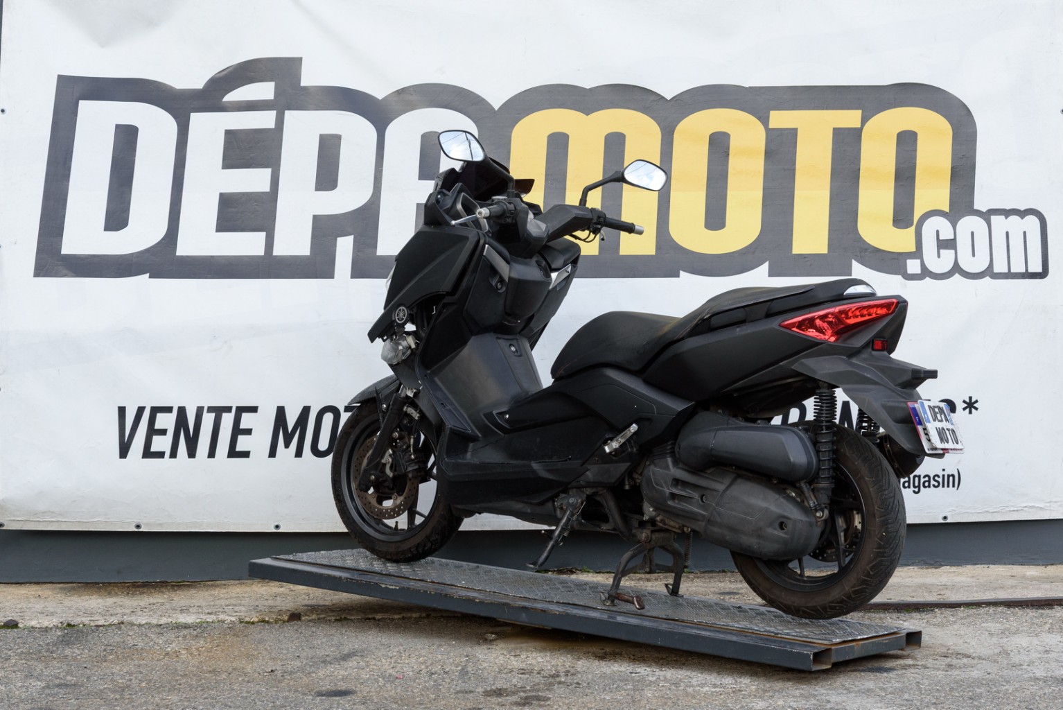 moto accidentée YAMAHA XMAX 125